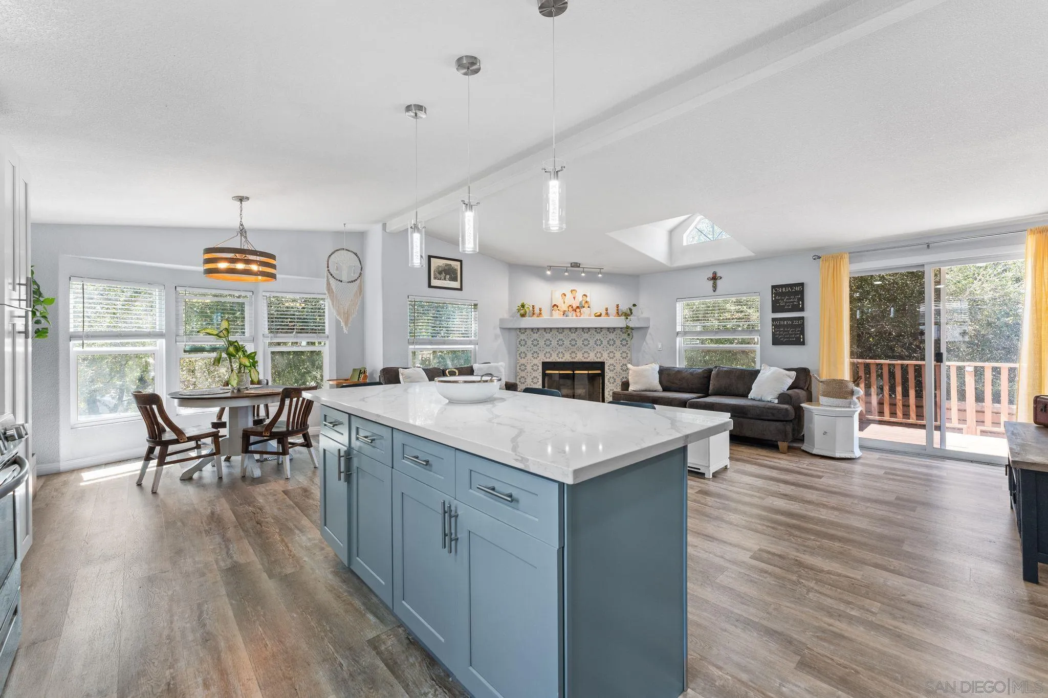 https://cdn.realtyfeed.com/cdn/127/260015113/aaa895ce2eea5bb37433ec7c15b4933e.webp