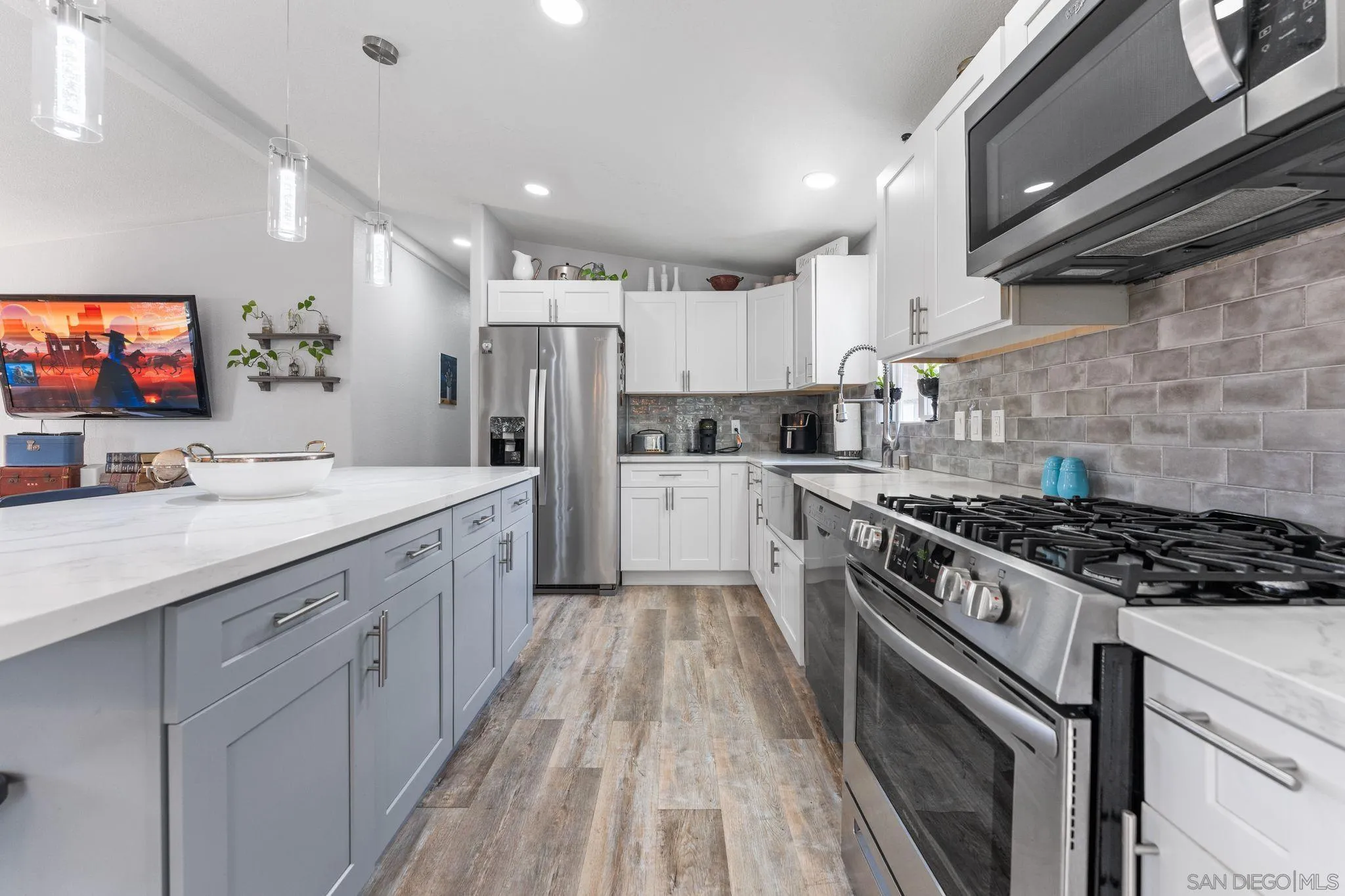 https://cdn.realtyfeed.com/cdn/127/260015113/ce46ca21d2ab2a4d65f8bfaf995d3299.webp