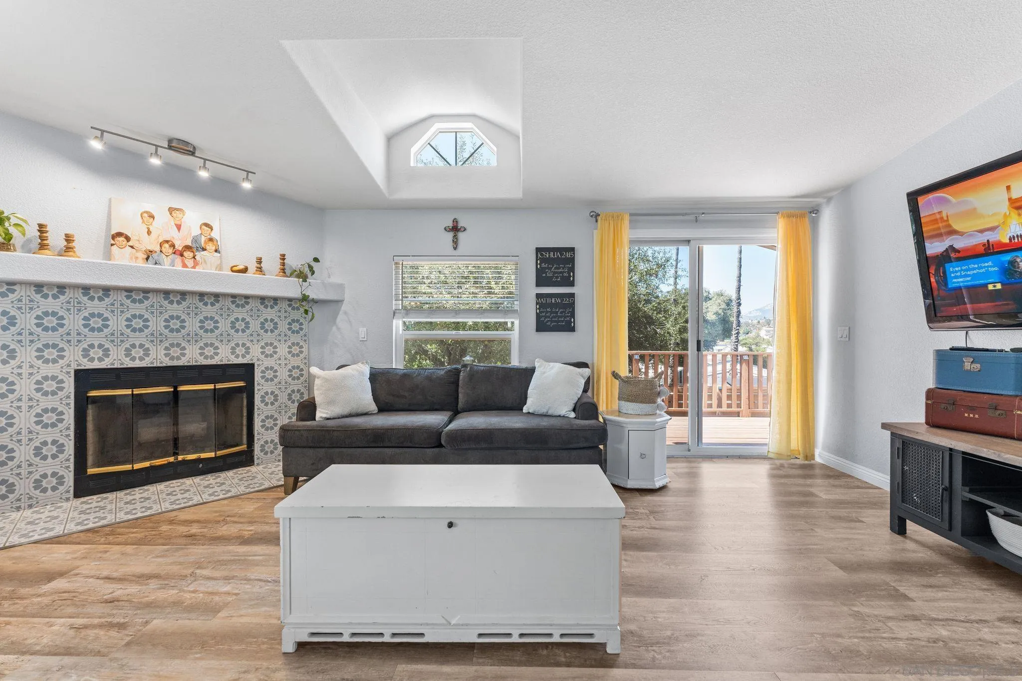 https://cdn.realtyfeed.com/cdn/127/260015113/fbb41c76495f65897ca2de065bf243a9.webp