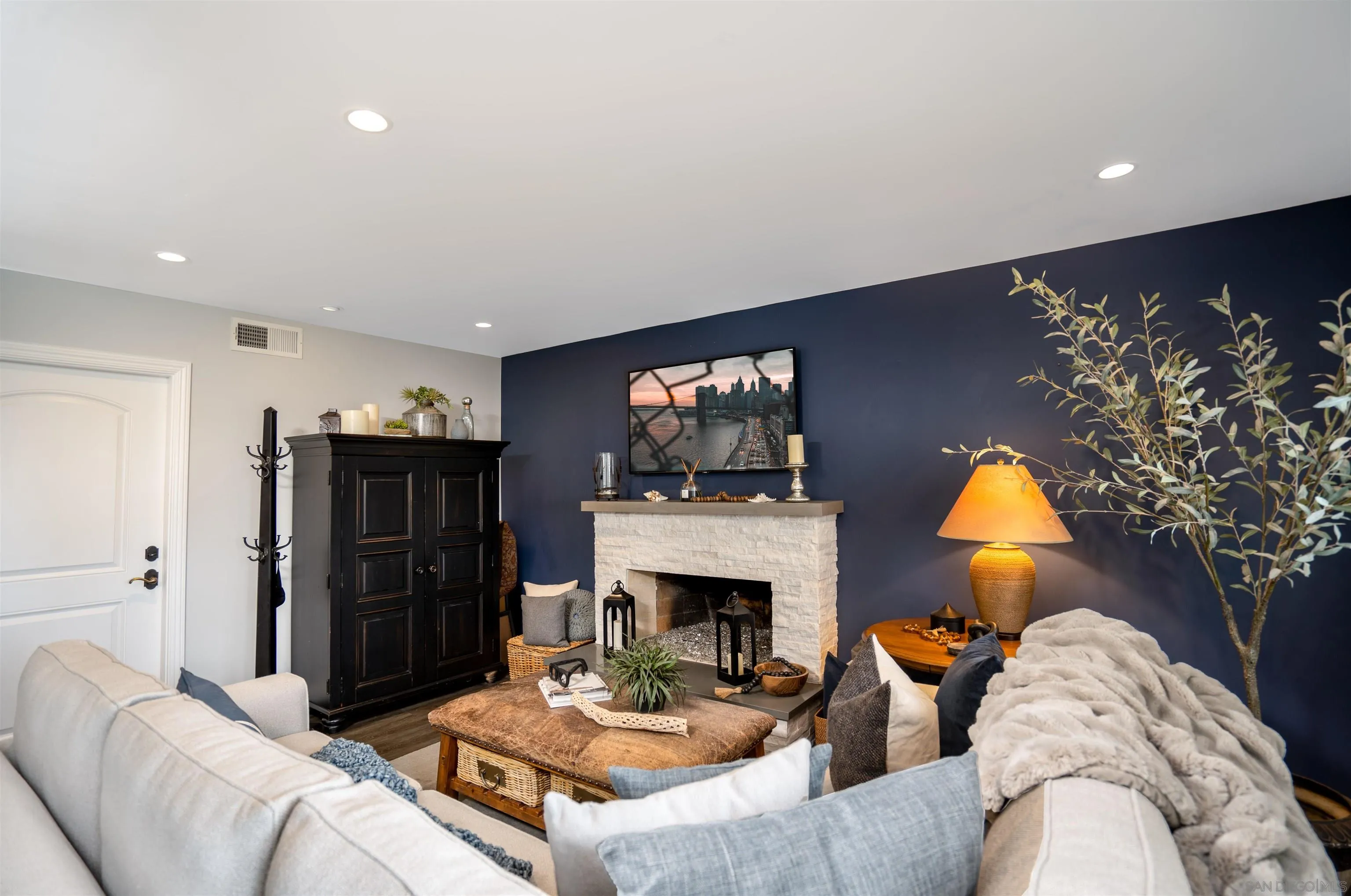 https://cdn.realtyfeed.com/cdn/127/260015114/77a2bbef29a44d08e12f3b16de0e7814.webp