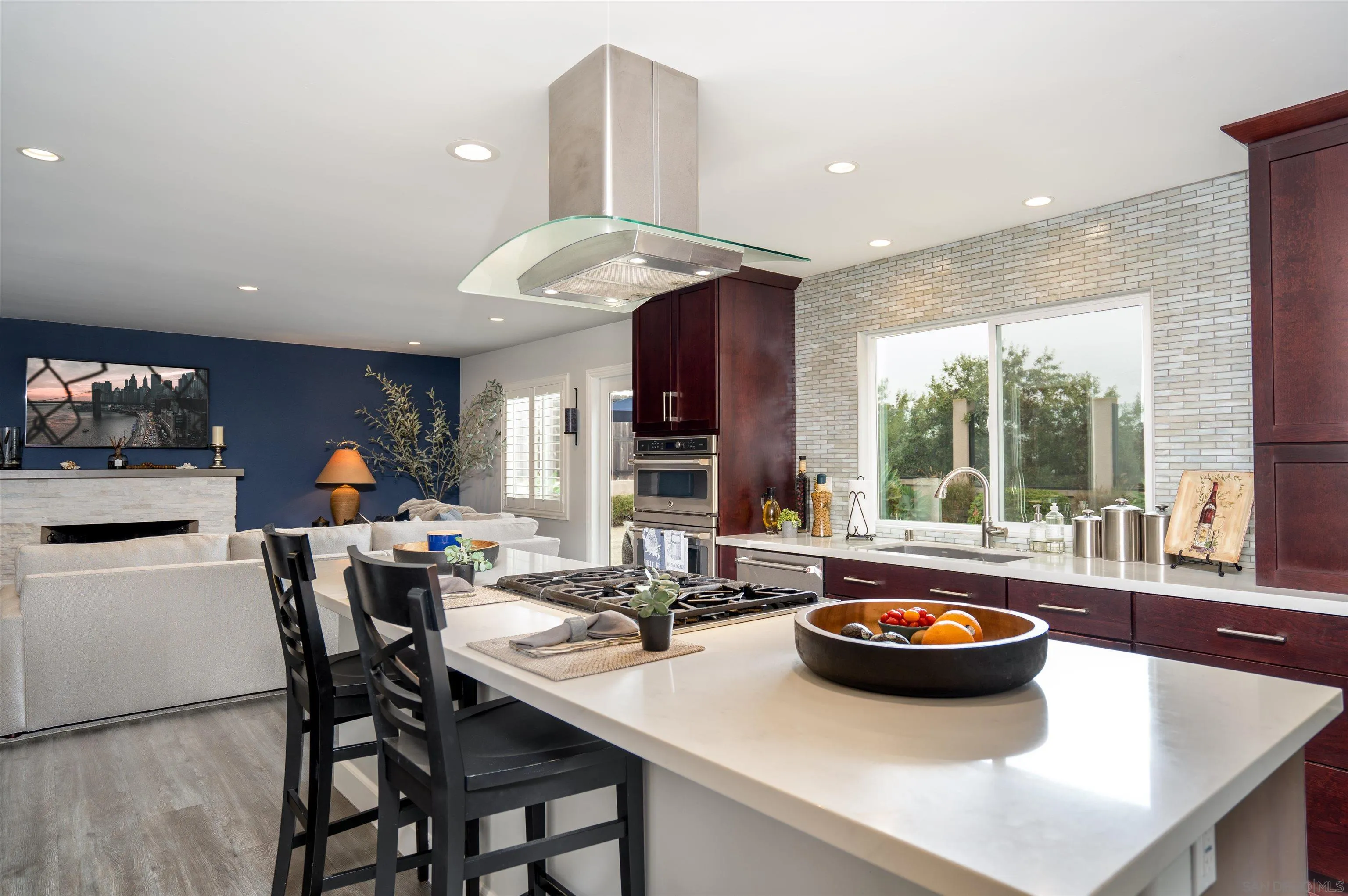 https://cdn.realtyfeed.com/cdn/127/260015114/888b727d9f930d9f80ba21741f52e14c.webp
