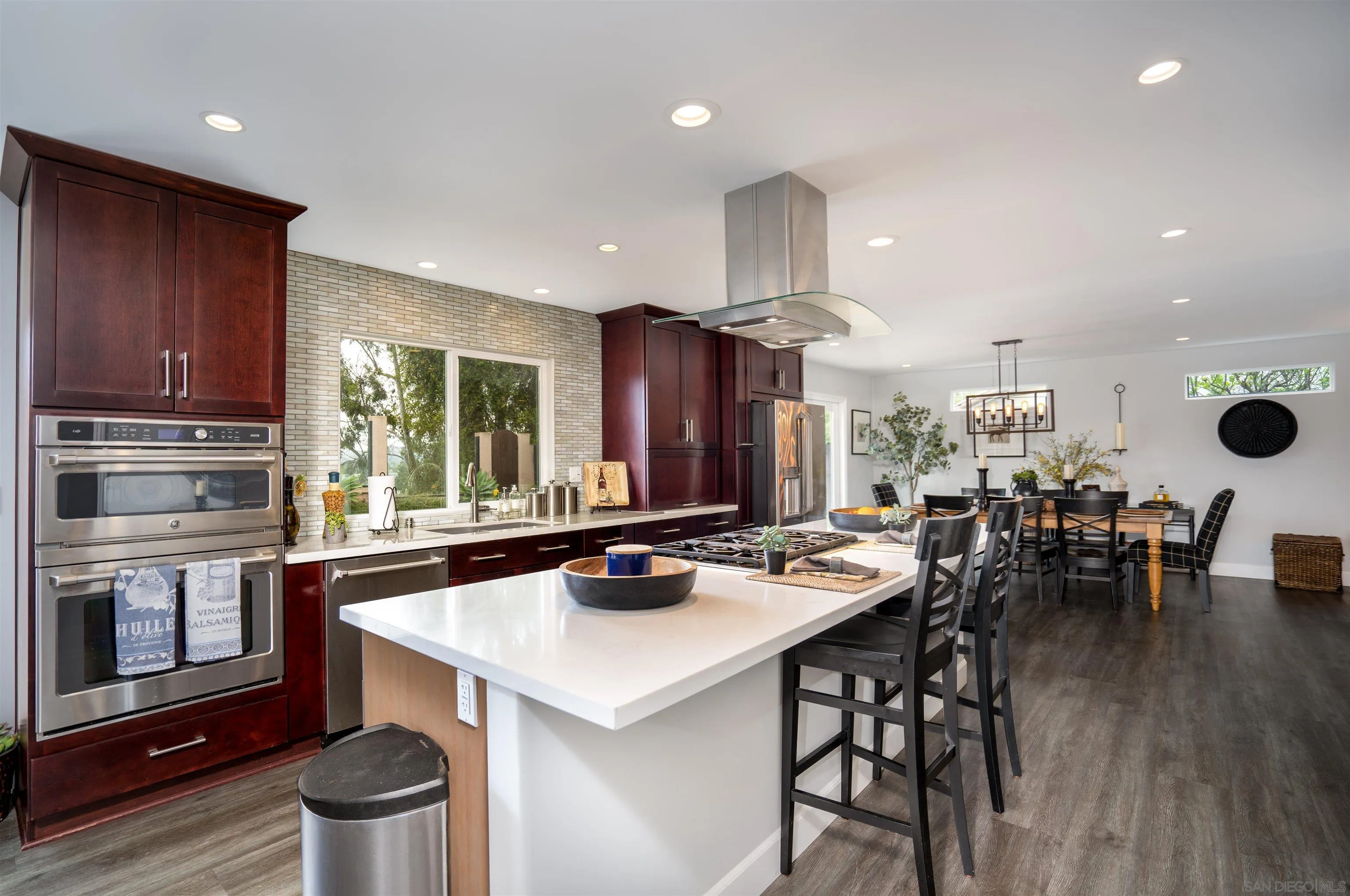 https://cdn.realtyfeed.com/cdn/127/260015114/b7b3e65cebcbfdb5c545f6867b46b1b9.webp