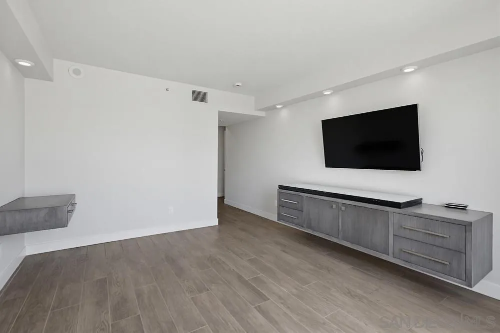 Photo #22: 260015116 Listing: Photo #22