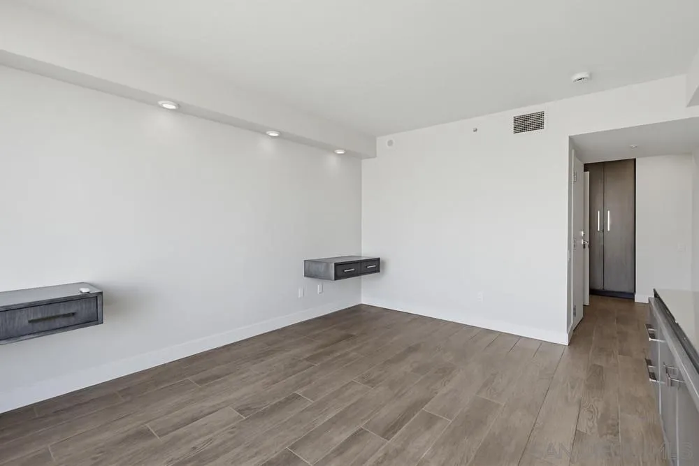 Photo #23: 260015116 Listing: Photo #23