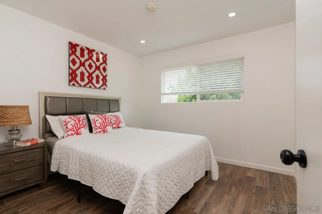 https://cdn.realtyfeed.com/cdn/127/260015118/8c6eaa08be8277b9dd0f935c373df5bd.webp