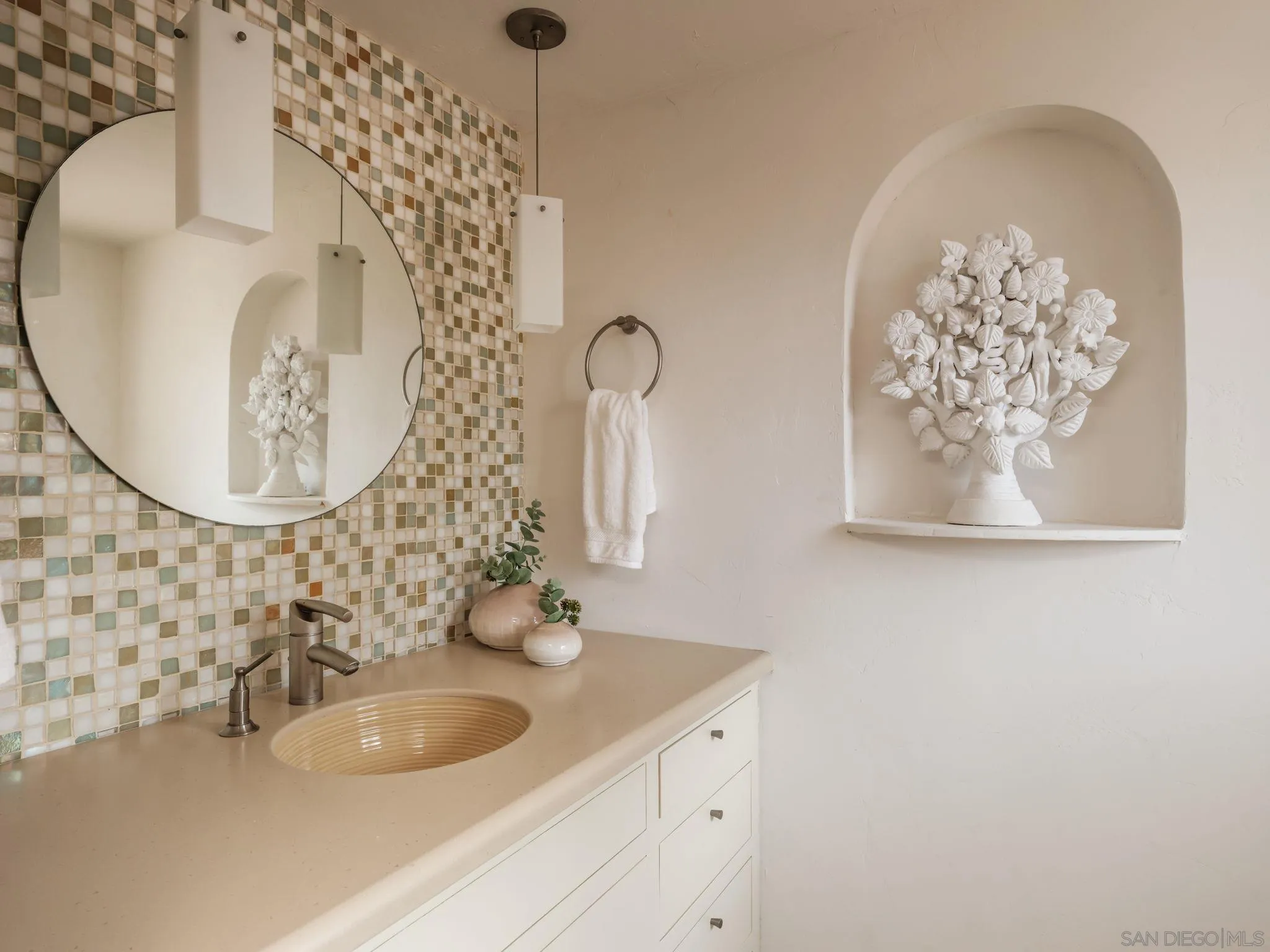 https://cdn.realtyfeed.com/cdn/127/260015120/374d4aae0ab0bf3dbf7844805e16c578.webp