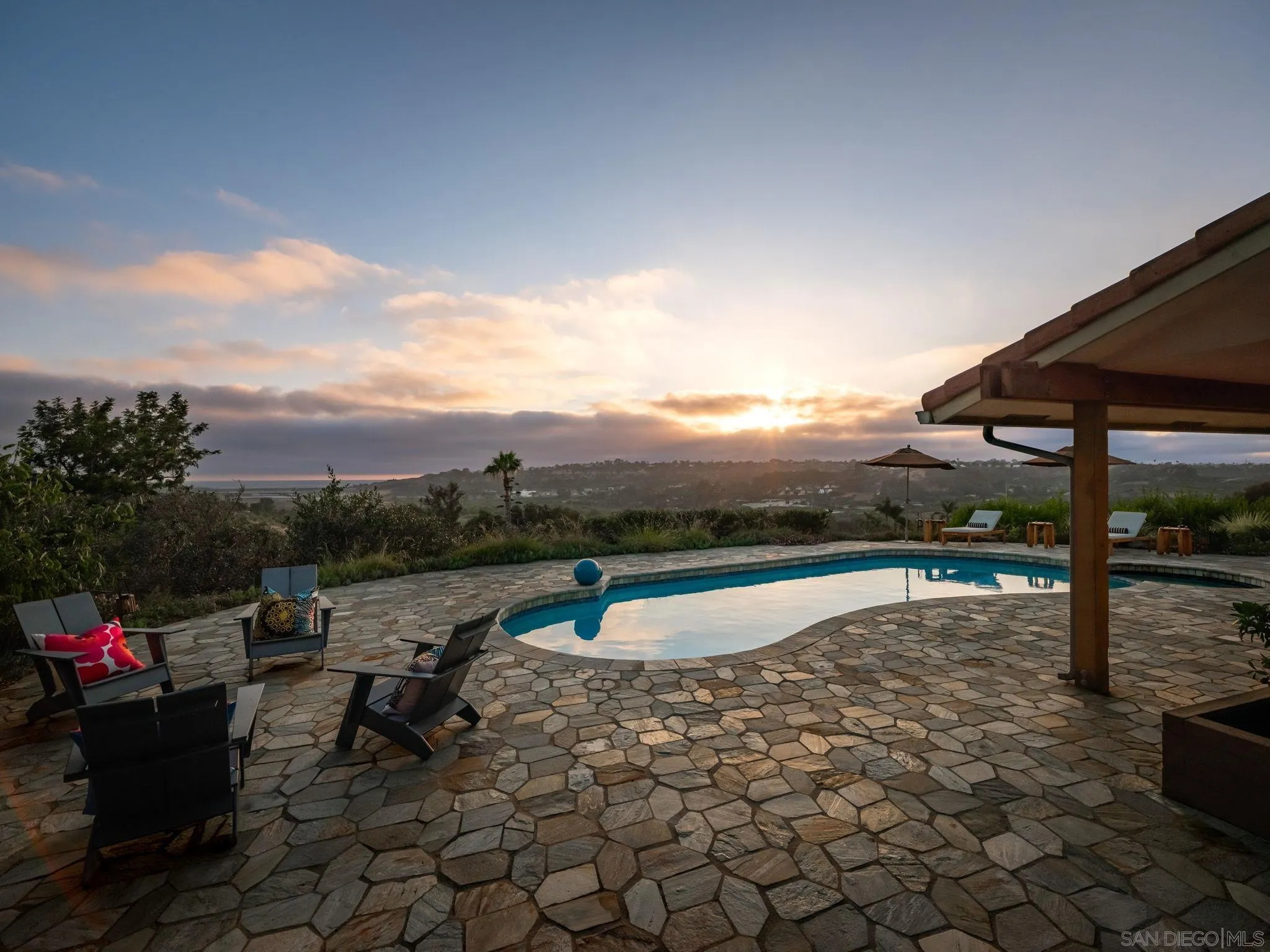https://cdn.realtyfeed.com/cdn/127/260015120/678b46b70eb84d40b5a439c21827a1a6.webp
