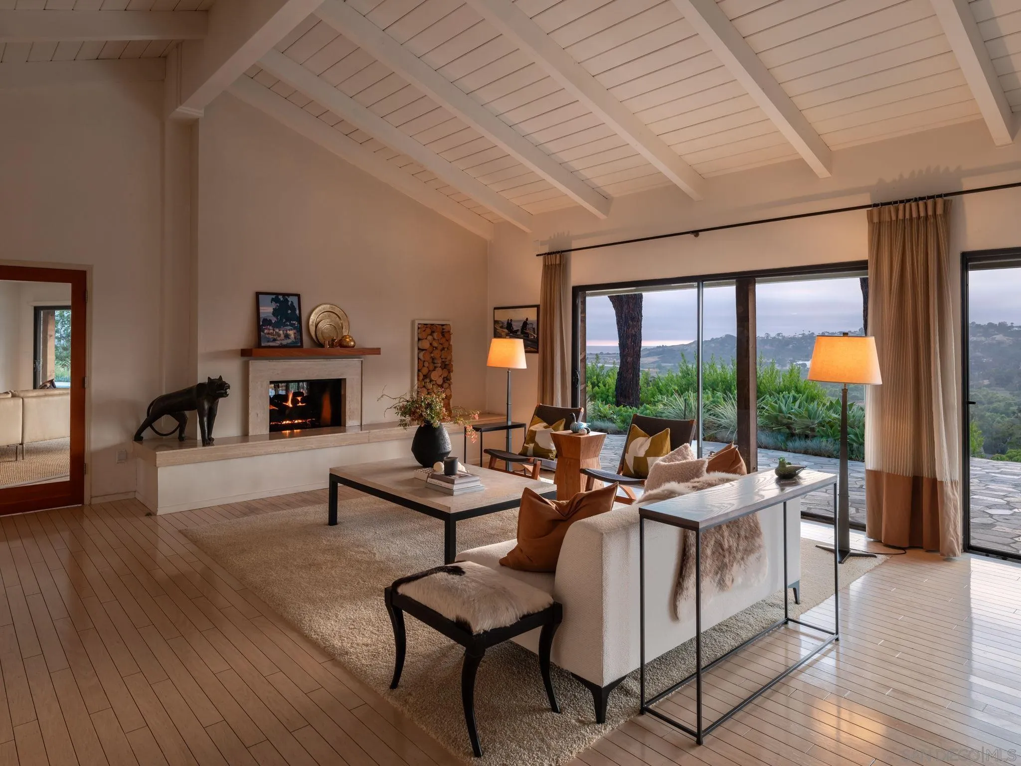 https://cdn.realtyfeed.com/cdn/127/260015120/998079c48cc249663b548f5c8b355aea.webp