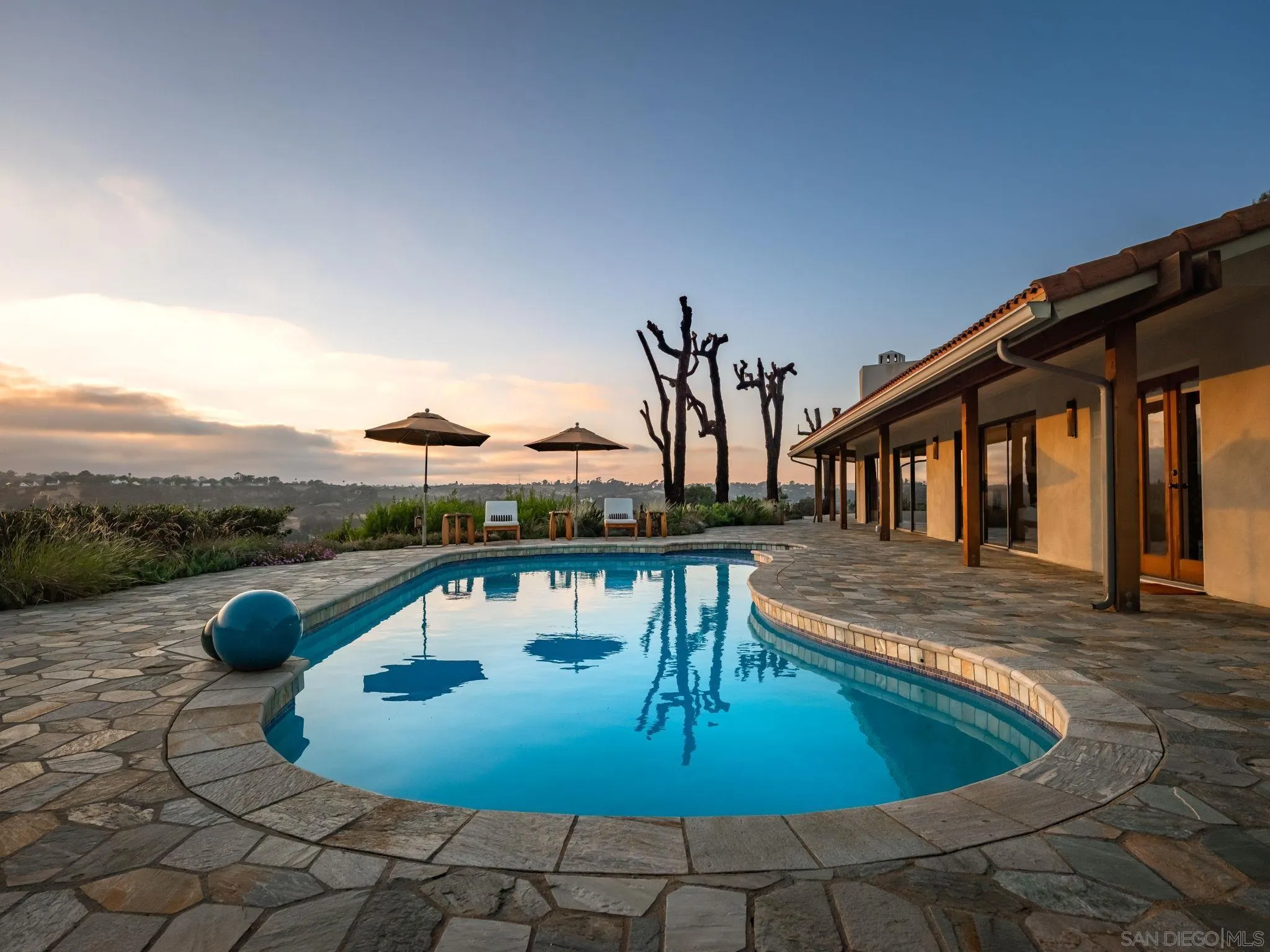 https://cdn.realtyfeed.com/cdn/127/260015120/fada9a6b5e22398bde27ab5701436226.webp