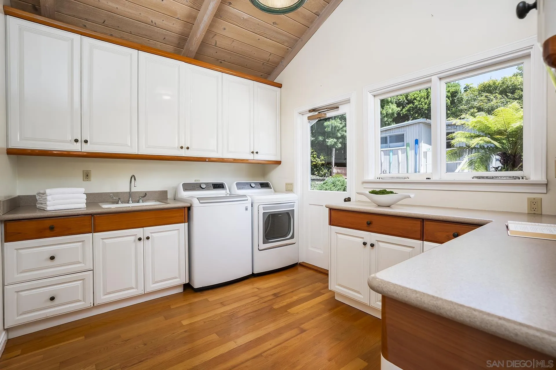 https://cdn.realtyfeed.com/cdn/127/260015121/4ce4ca3845d94d662c7d1f50708bb325.webp