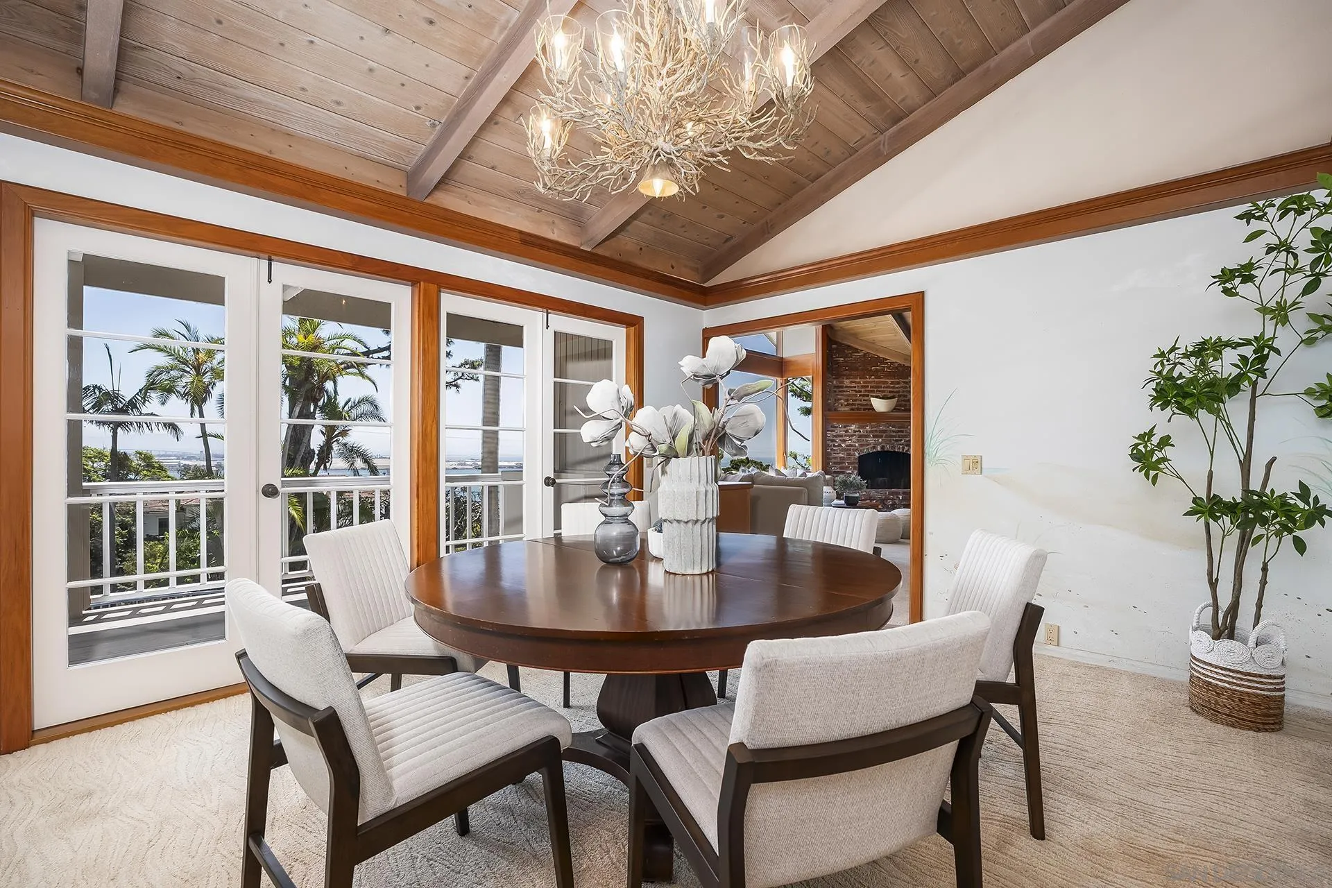 https://cdn.realtyfeed.com/cdn/127/260015121/698455551141cad3eebe9bc405b6bc69.webp
