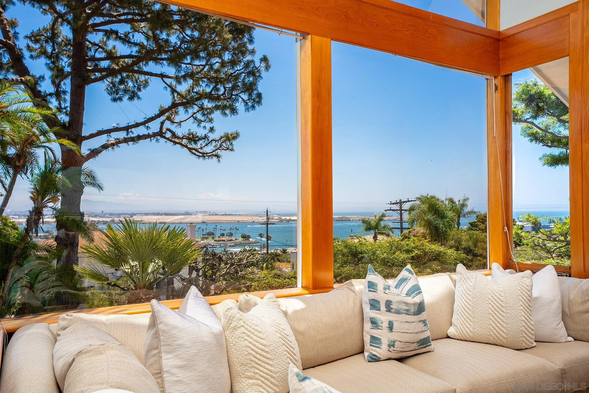 https://cdn.realtyfeed.com/cdn/127/260015121/738ba681030177af214faca3c82e366c.webp