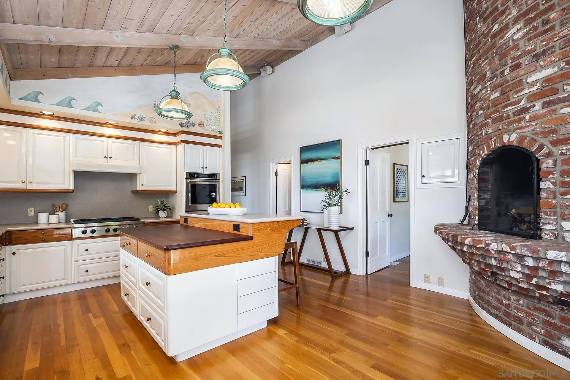 https://cdn.realtyfeed.com/cdn/127/260015121/de8ee15d86f79654279609cc5d76ddde.webp