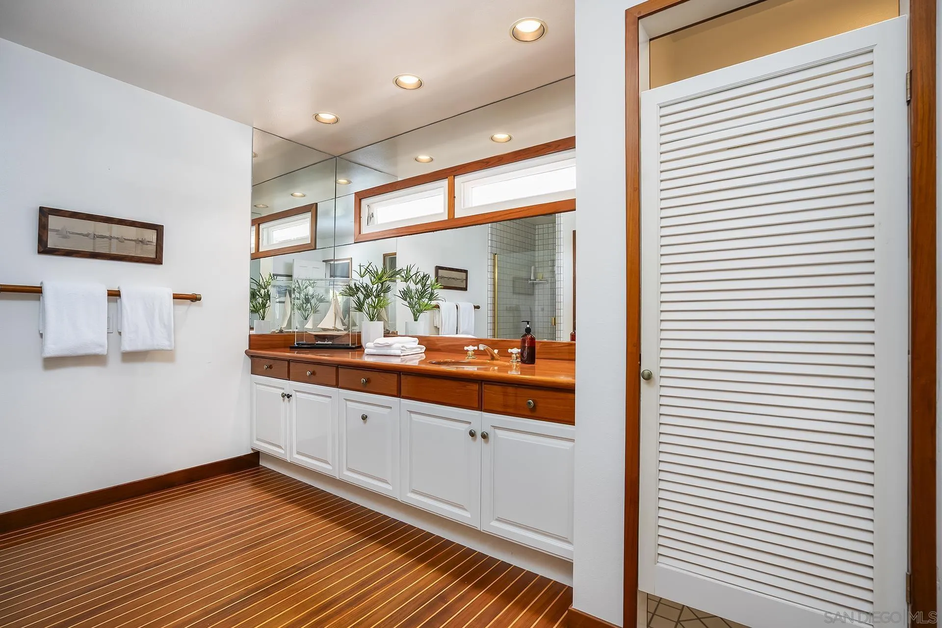 https://cdn.realtyfeed.com/cdn/127/260015121/f408df0b6abbf5478730c1ef3e975c8d.webp