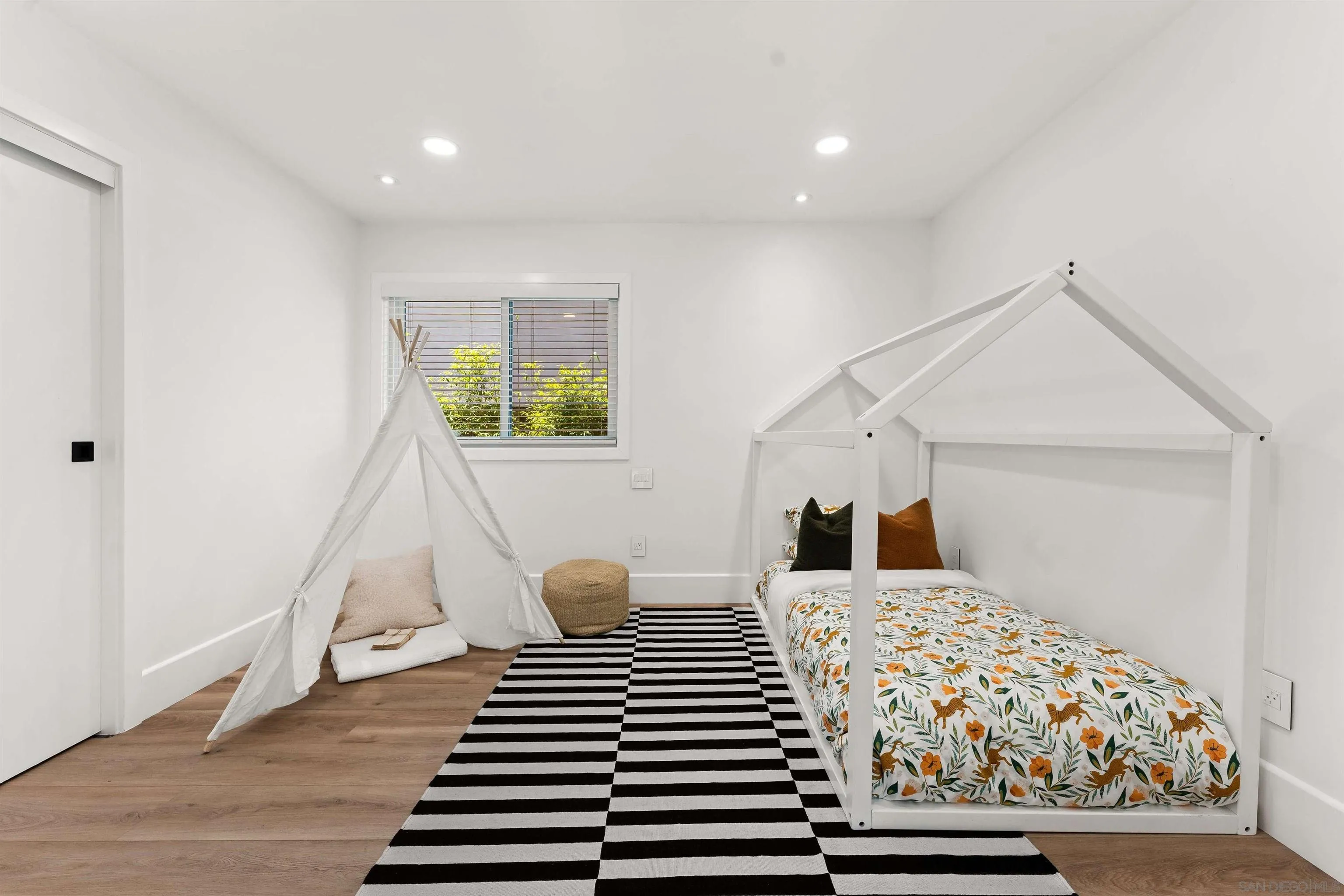 https://cdn.realtyfeed.com/cdn/127/260015122/142c1bf00f4746e1d60d782893b19c46.webp