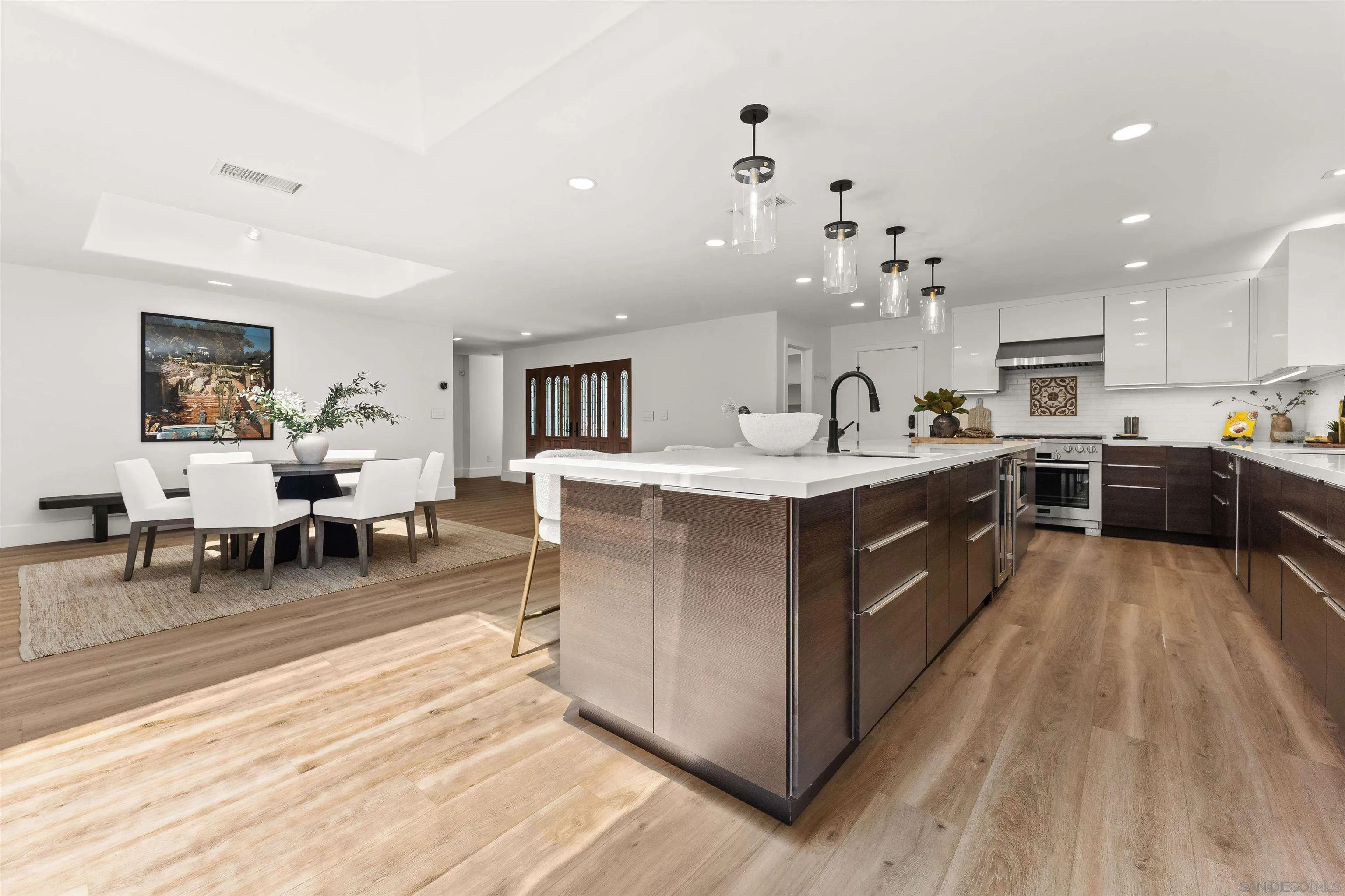 https://cdn.realtyfeed.com/cdn/127/260015122/27afbf106da5e00e5bac0a9ae3881b2d.webp