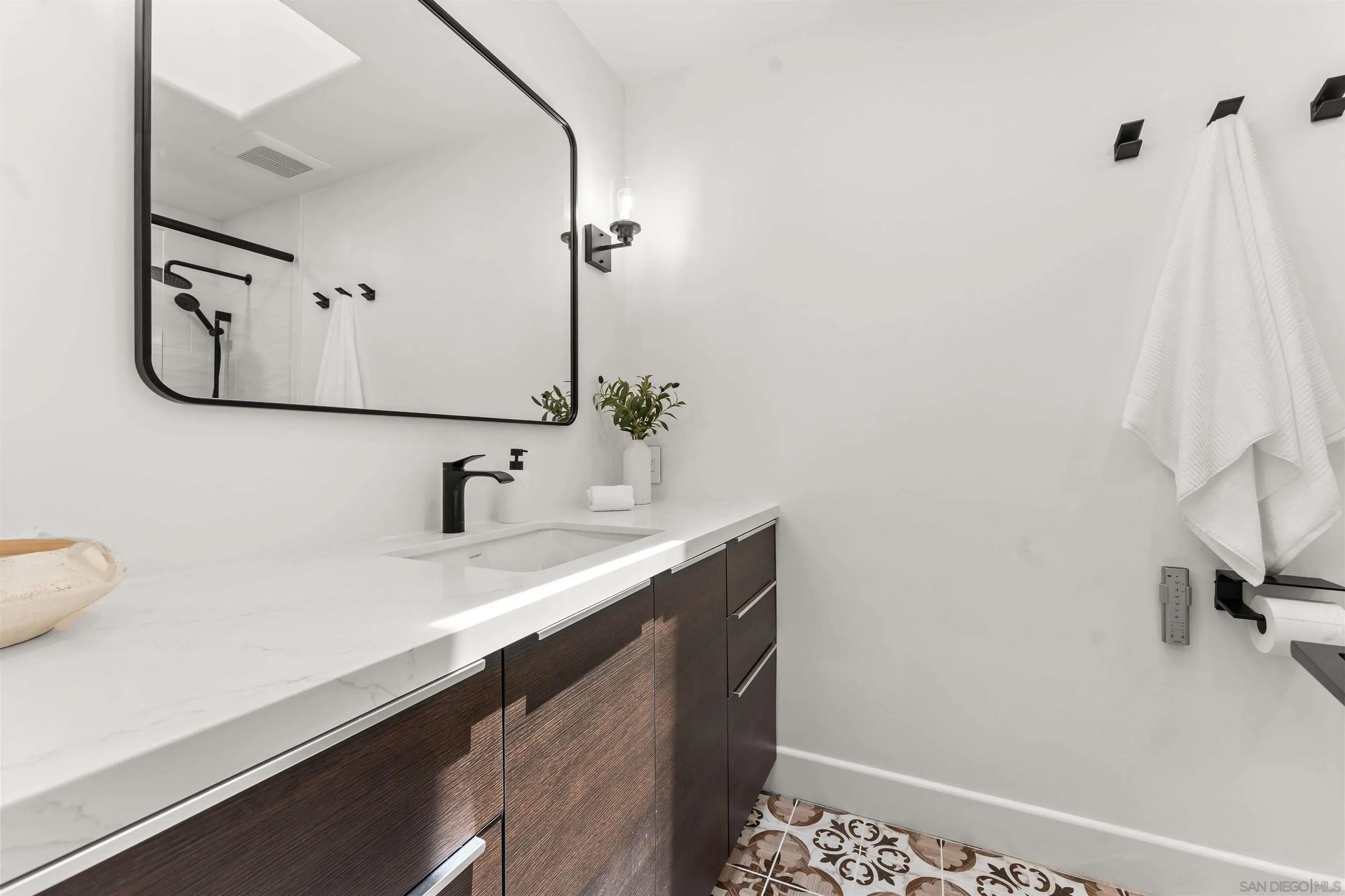 https://cdn.realtyfeed.com/cdn/127/260015122/499df533a70de6eab3a1af5468205877.webp