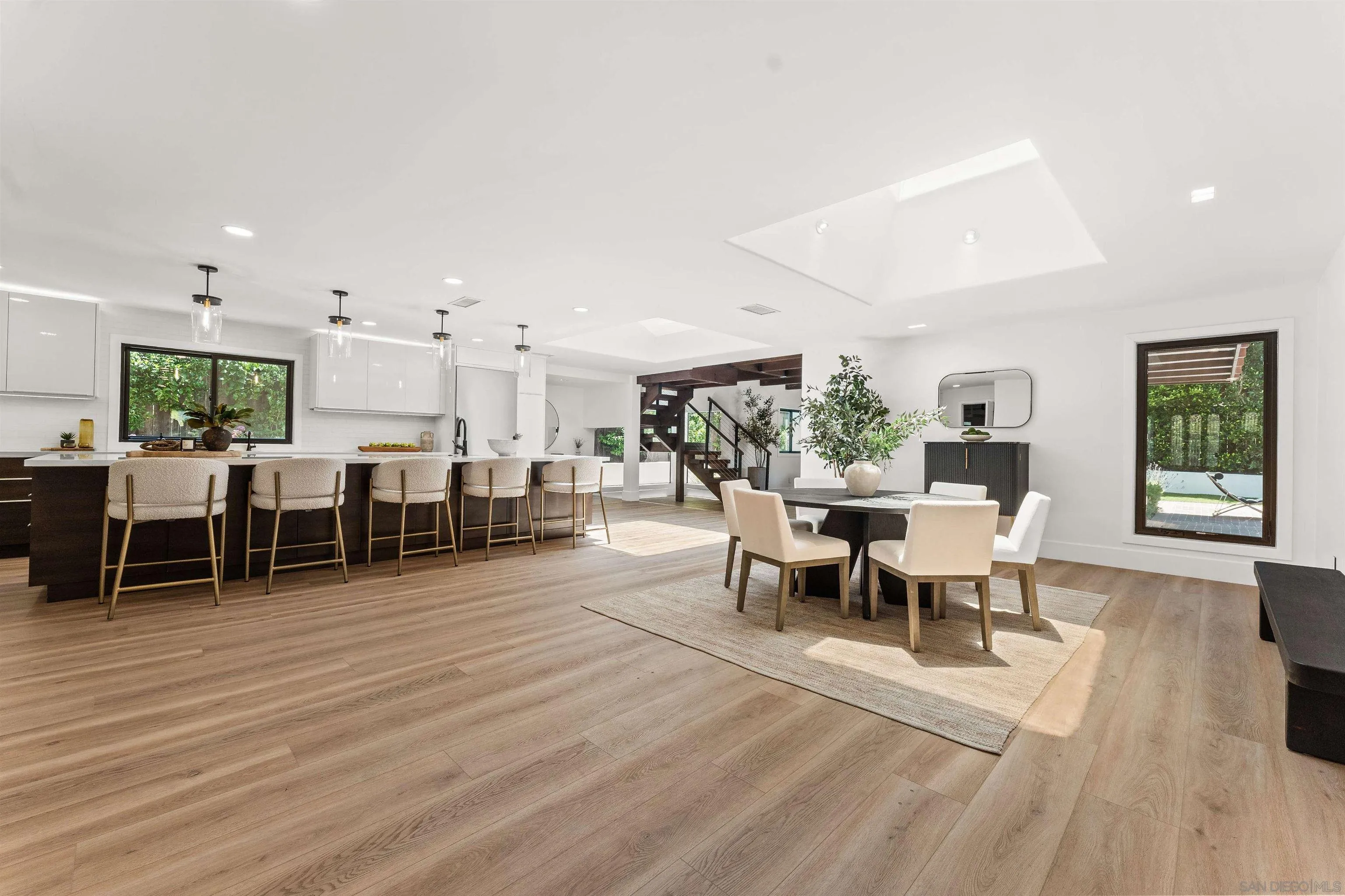 https://cdn.realtyfeed.com/cdn/127/260015122/71c4f136fc0ba483b8e280d943ecac05.webp
