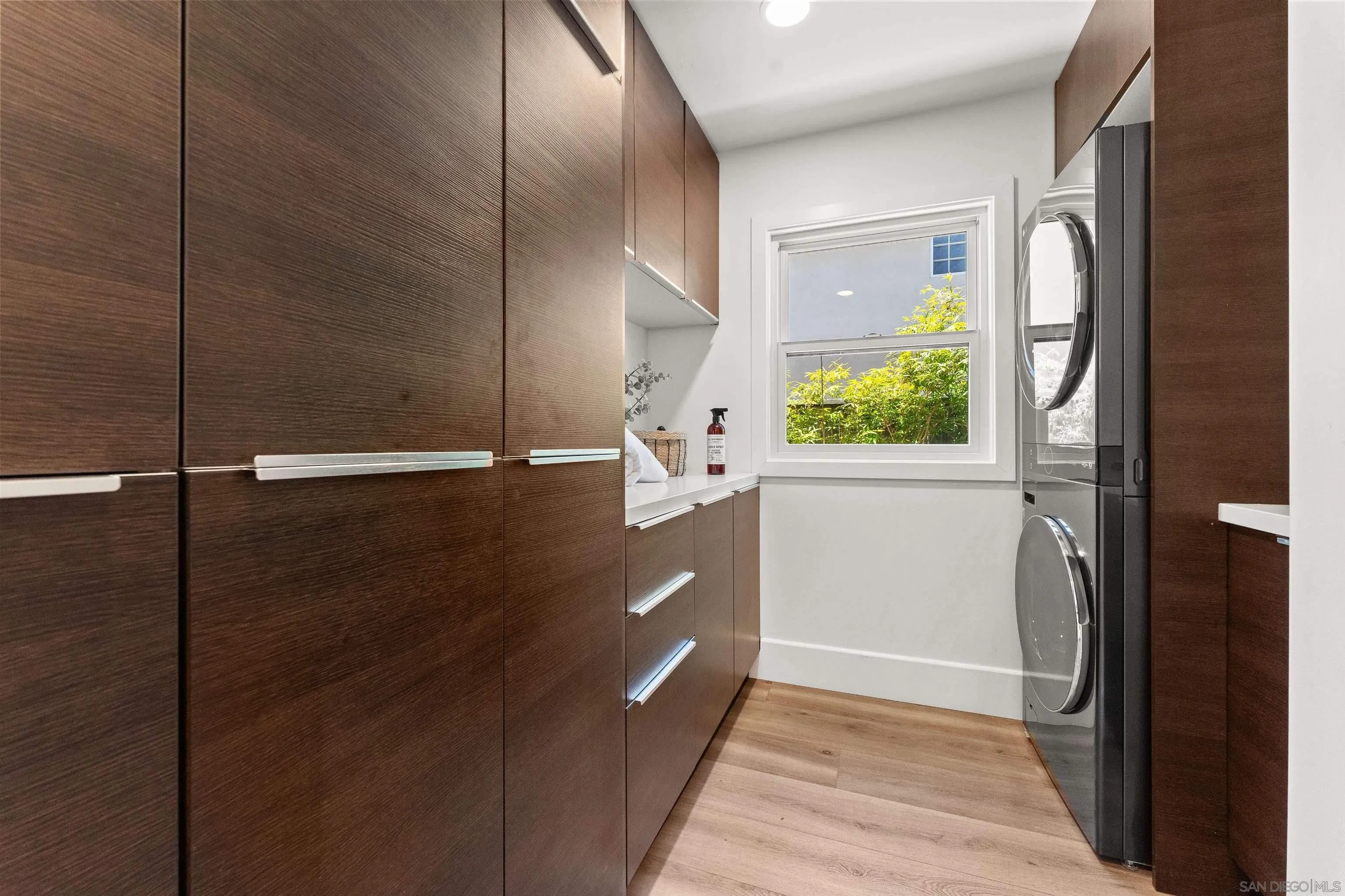 https://cdn.realtyfeed.com/cdn/127/260015122/8dac17ed177de607eef5c570c62a329a.webp