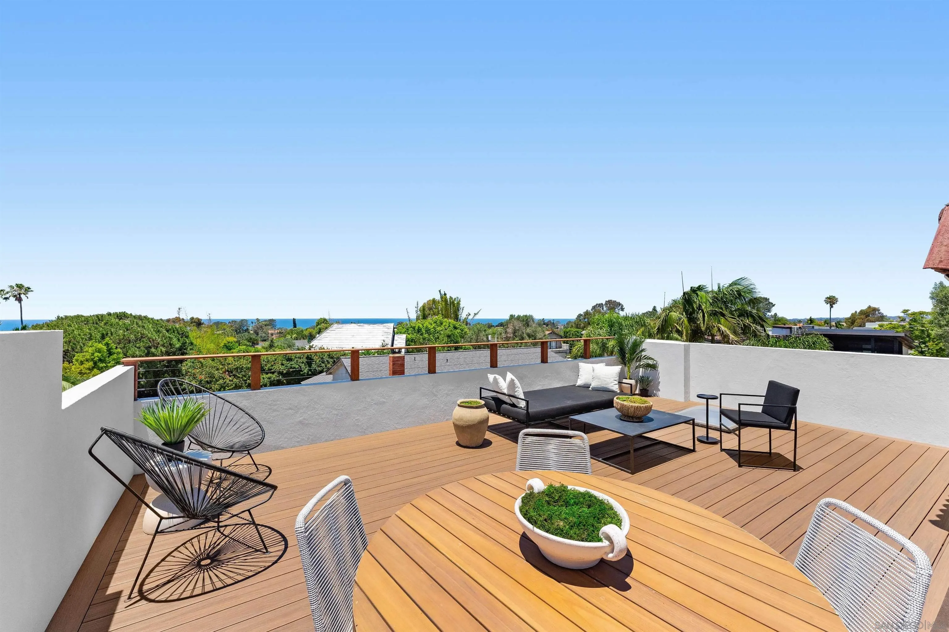 https://cdn.realtyfeed.com/cdn/127/260015122/b28eecce727813d9550f0591480fc3b8.webp