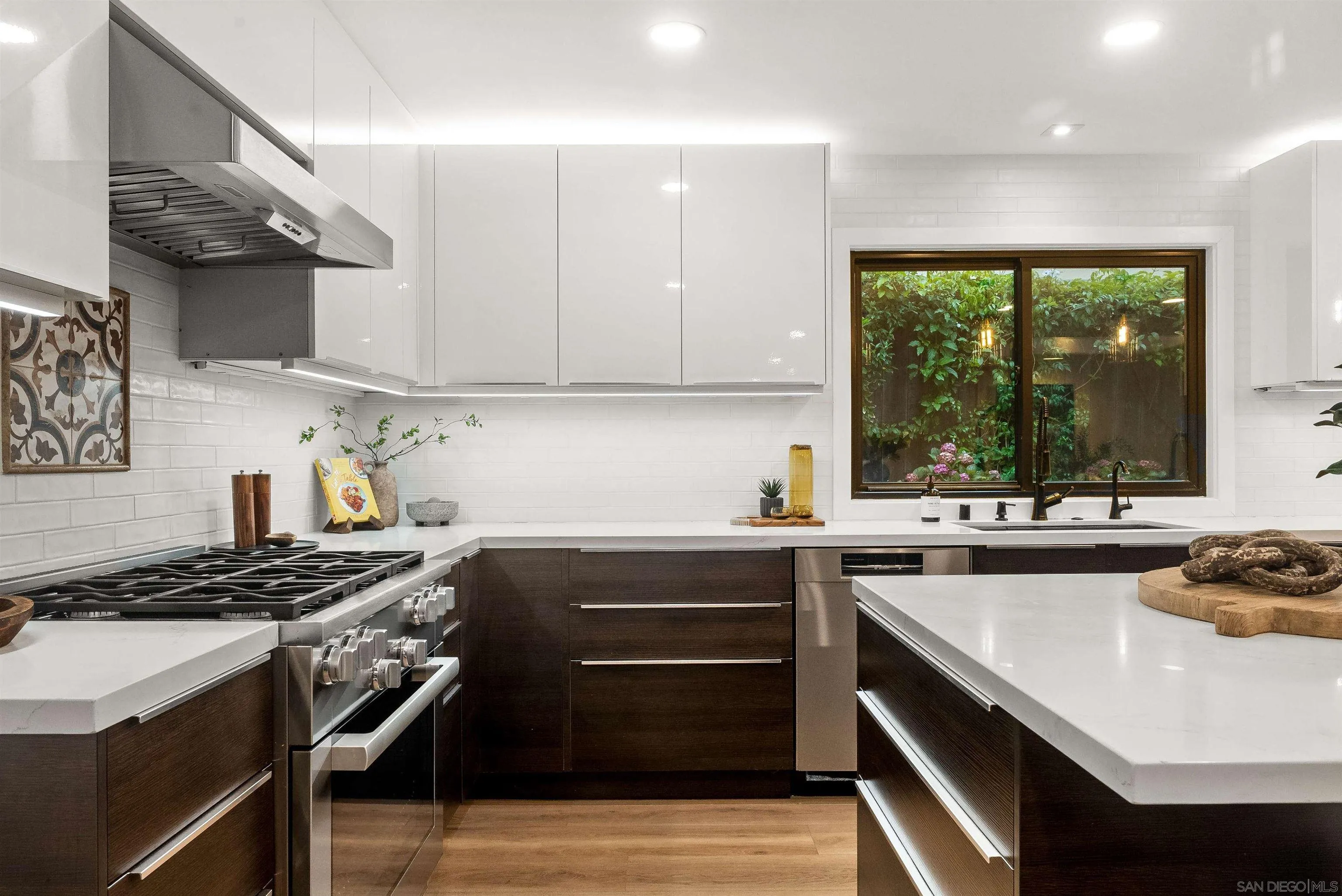 https://cdn.realtyfeed.com/cdn/127/260015122/b8f07902ef5016ae6c6dfc451b97eb12.webp