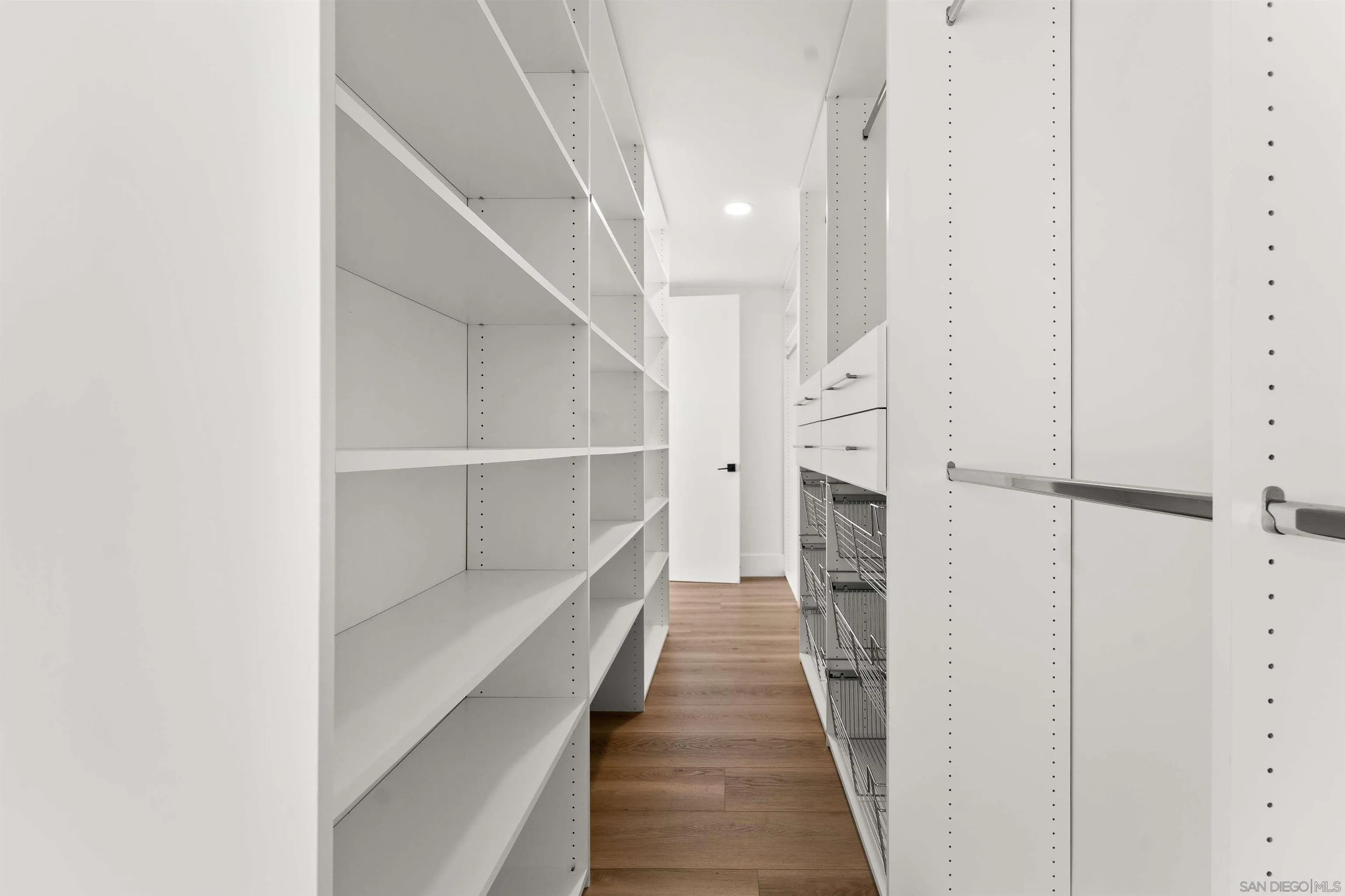 https://cdn.realtyfeed.com/cdn/127/260015122/cc2879a0548d5008017119fccbf26780.webp