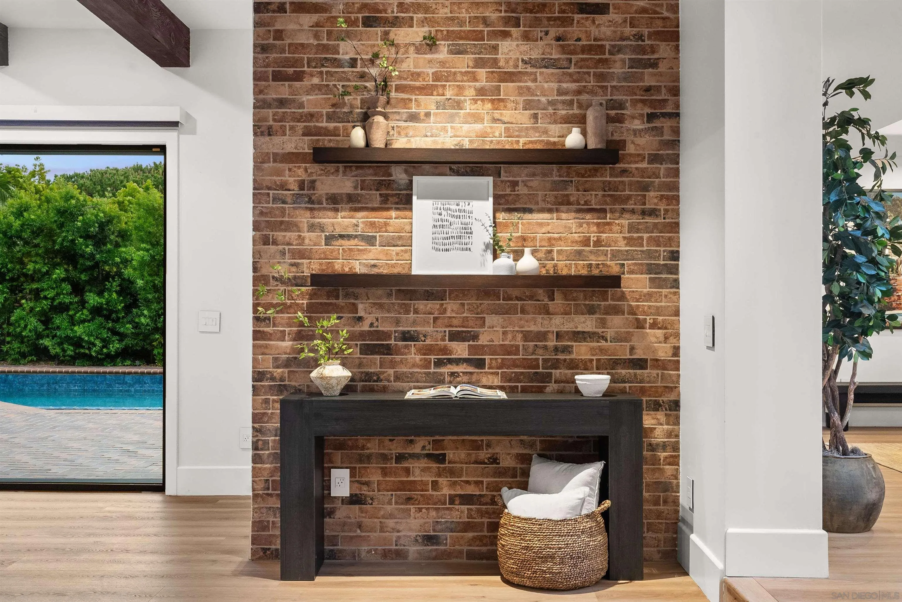 https://cdn.realtyfeed.com/cdn/127/260015122/eec620fd9f739b26ed0ad20fe665f9ad.webp