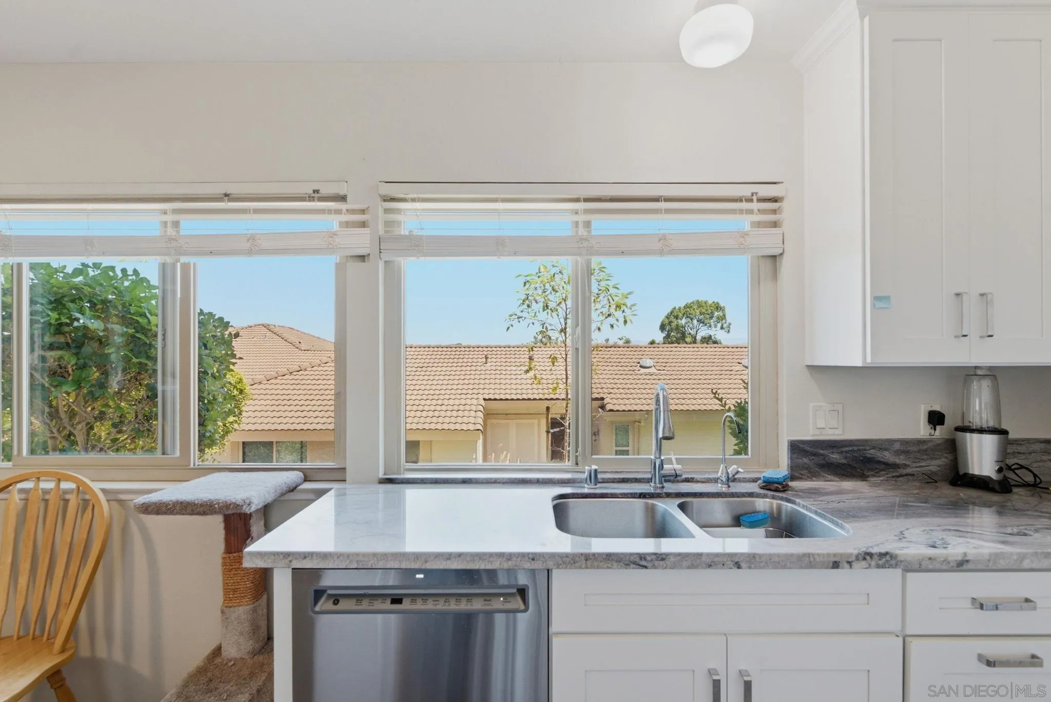 https://cdn.realtyfeed.com/cdn/127/260015128/6cf6d4929dcb3a5a296ffb5063e25877.webp