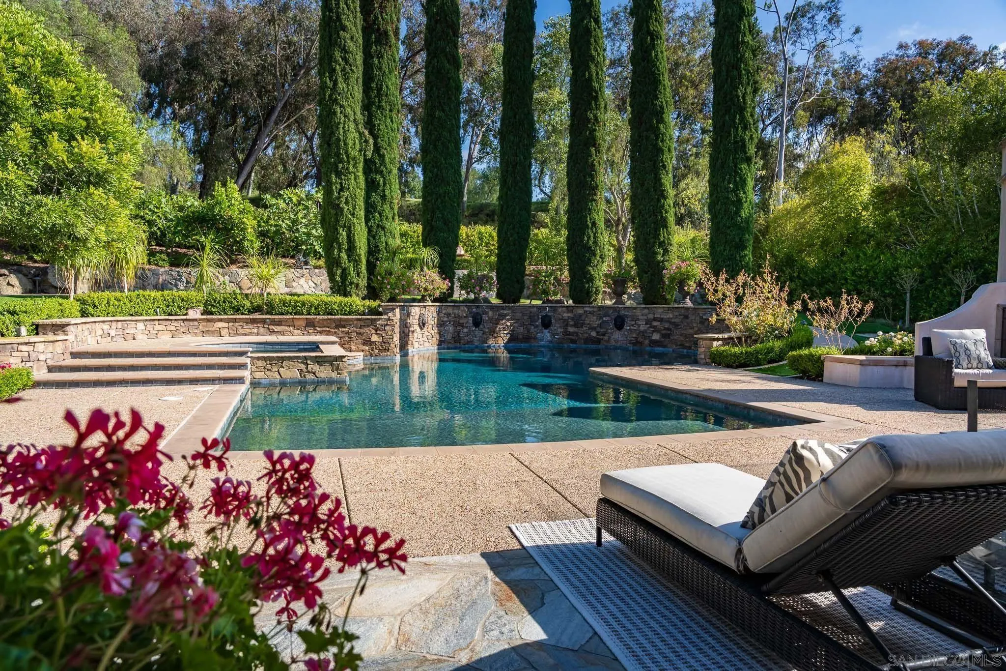 https://cdn.realtyfeed.com/cdn/127/260015130/492d0298b2a629bec4140757d95273d6.webp