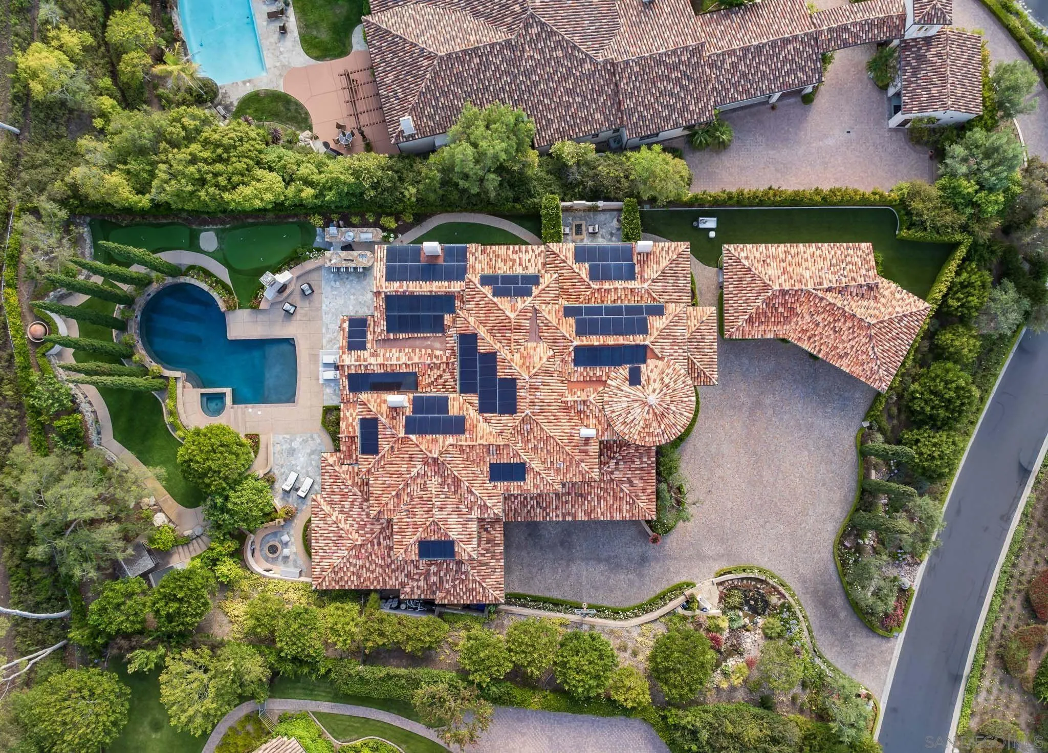 https://cdn.realtyfeed.com/cdn/127/260015130/8efe17792f60f62680b108c2ad6c9df9.webp