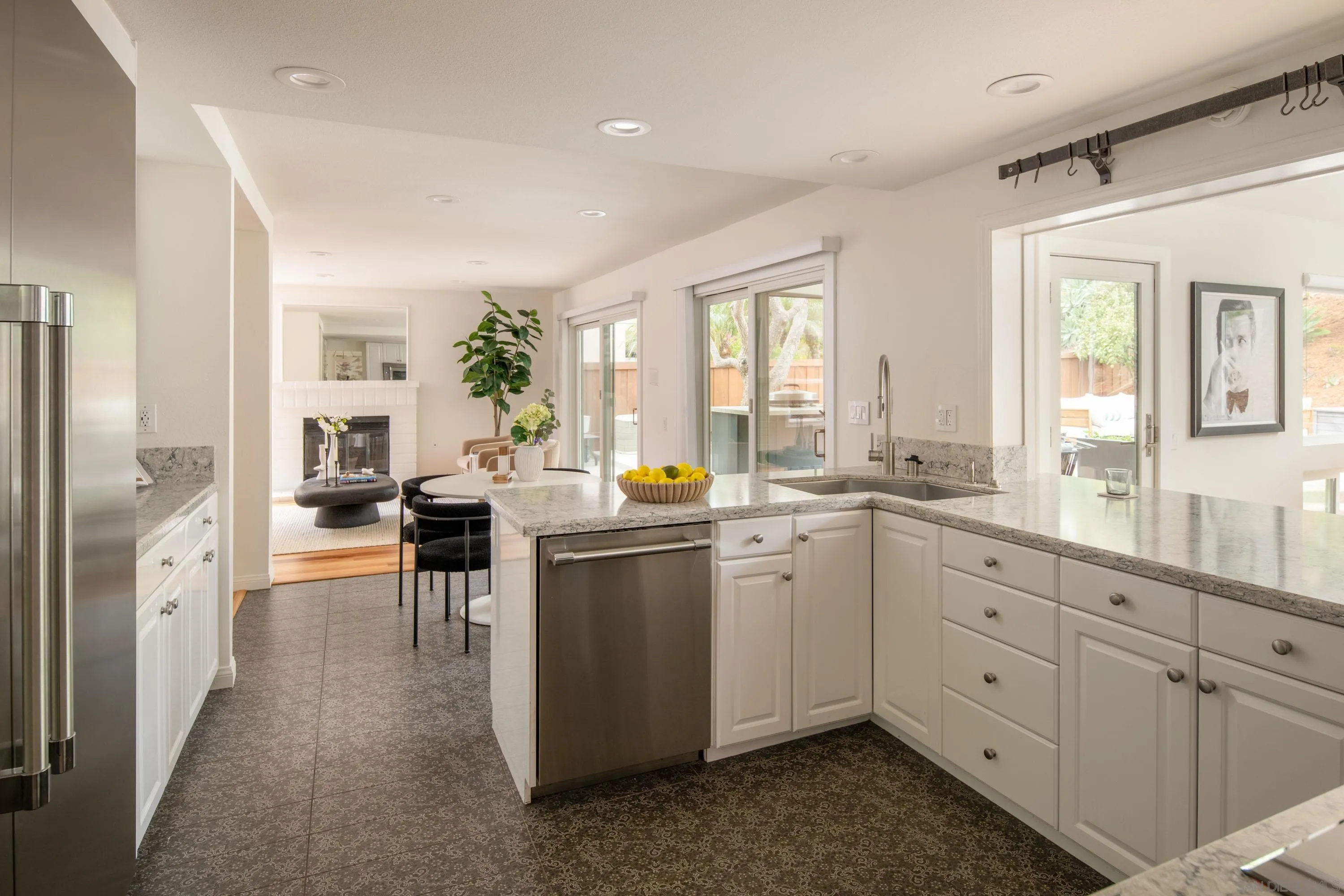 https://cdn.realtyfeed.com/cdn/127/260015137/0a62d37dc367e45f824ff3b56e23d3f7.webp
