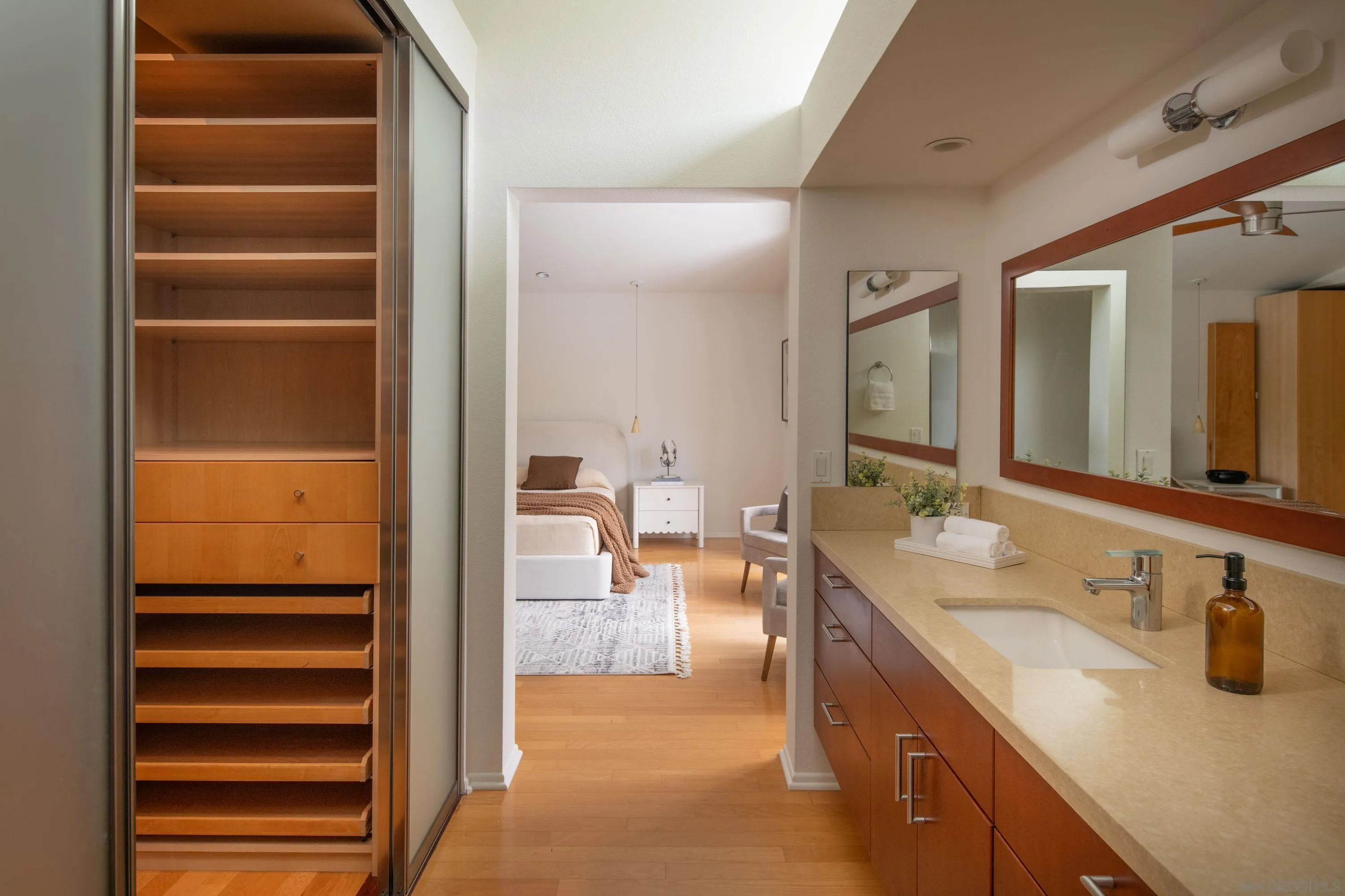 https://cdn.realtyfeed.com/cdn/127/260015137/64399b436c707ac4a667a4b56c7923f4.webp
