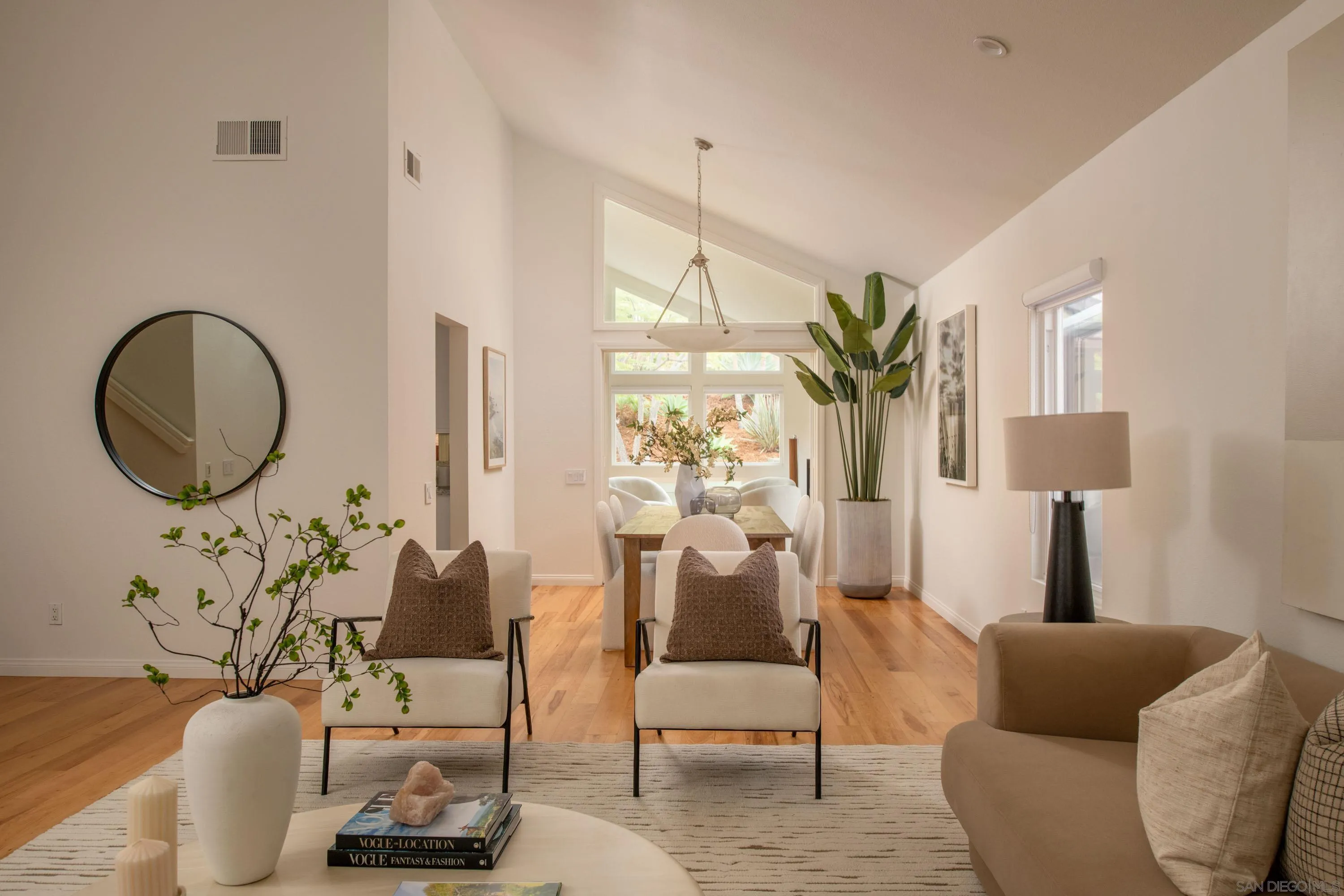 https://cdn.realtyfeed.com/cdn/127/260015137/9394f99ef6af9c4ac0ba678ee3d8d454.webp