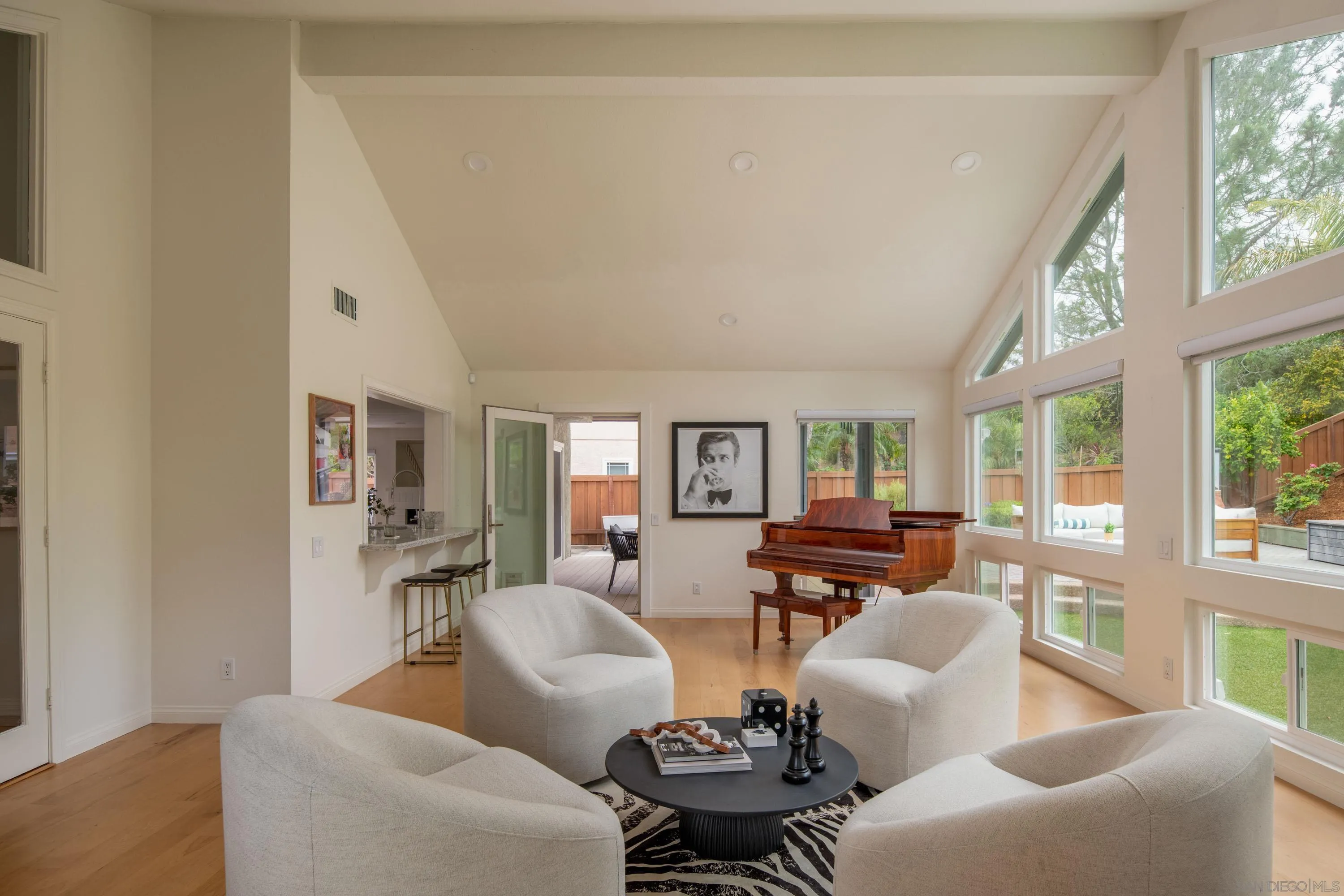 https://cdn.realtyfeed.com/cdn/127/260015137/cef4c35139644c46df19967d7810a77c.webp