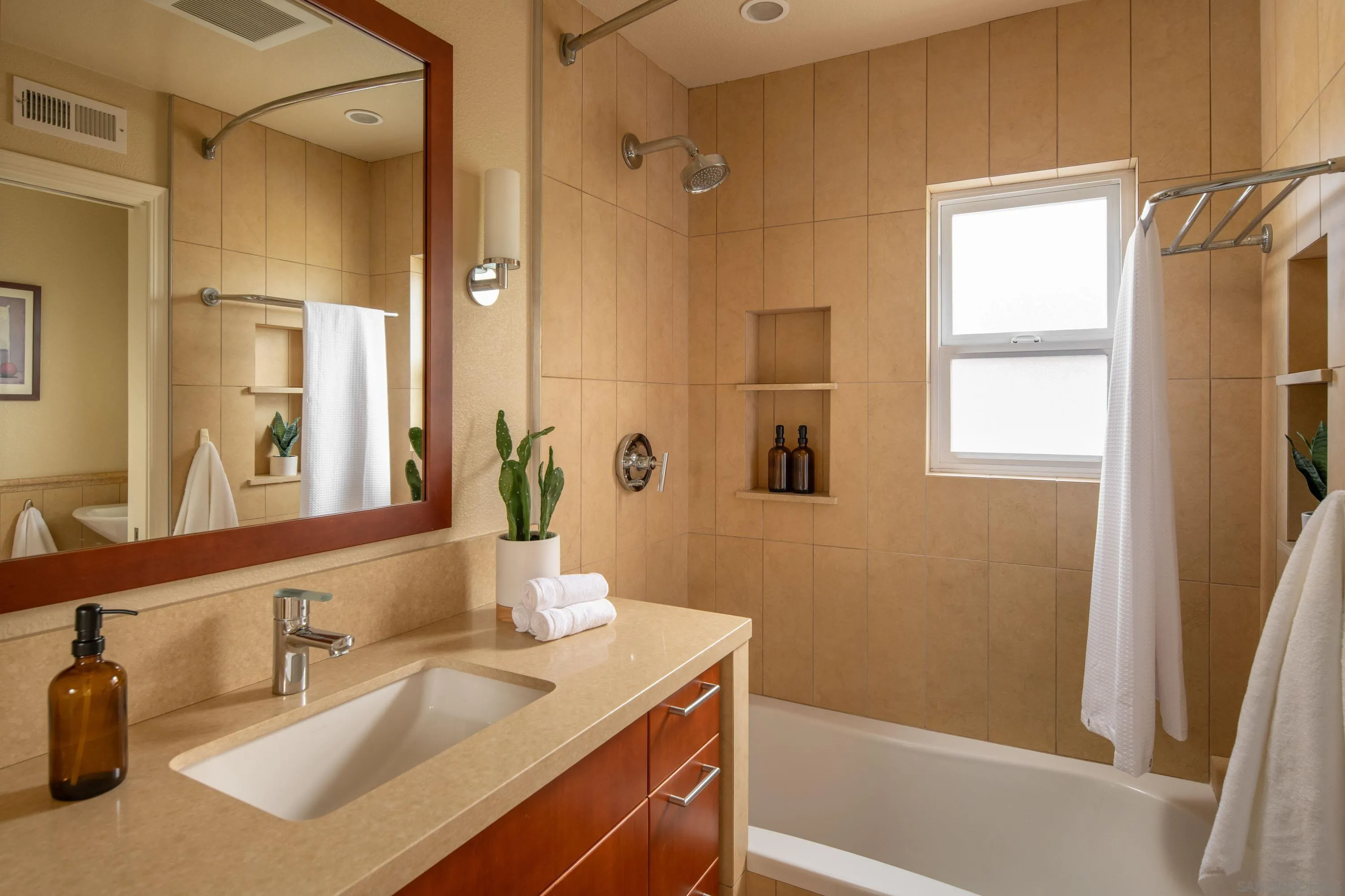 https://cdn.realtyfeed.com/cdn/127/260015137/f3f856922f9dfcc95d680d66289b2b96.webp