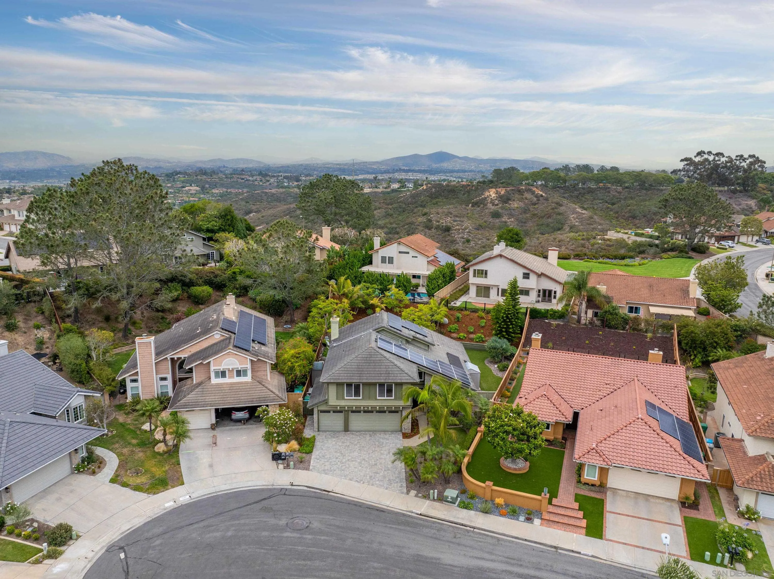 https://cdn.realtyfeed.com/cdn/127/260015137/ffffcfb66c0747efe746ed9576688dfe.webp