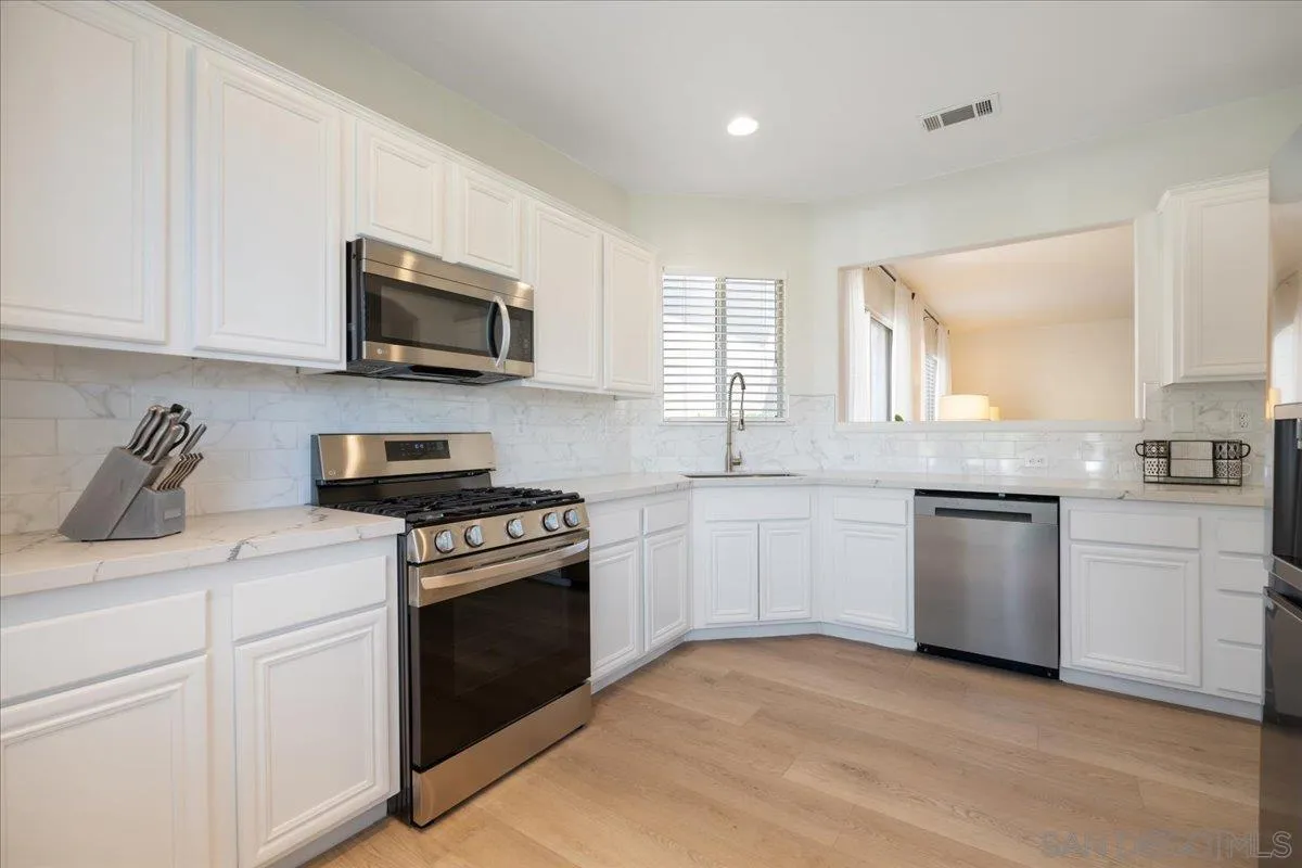 https://cdn.realtyfeed.com/cdn/127/260015144/0322b92dee02a9f38b19ec49b3a1d960.webp