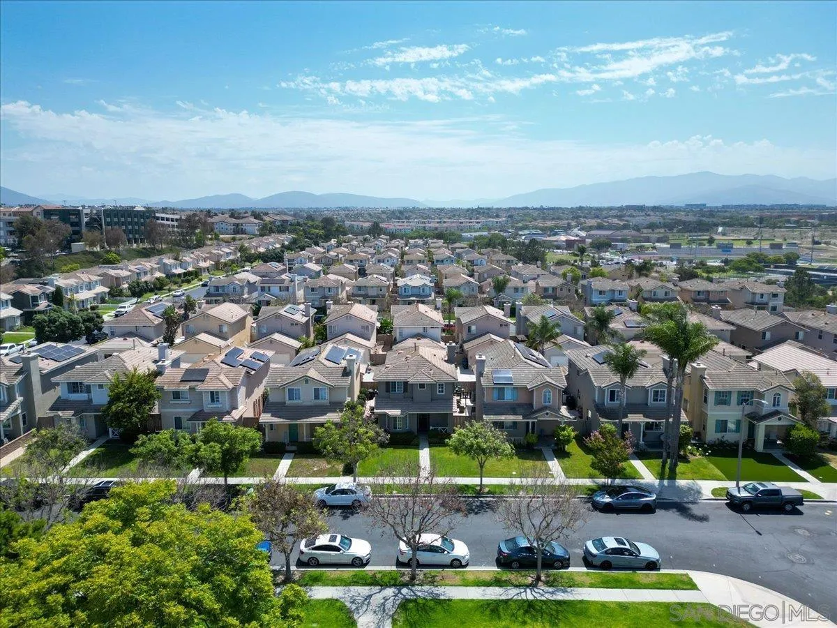 https://cdn.realtyfeed.com/cdn/127/260015144/70c5475a35784869de54d48850a78208.webp