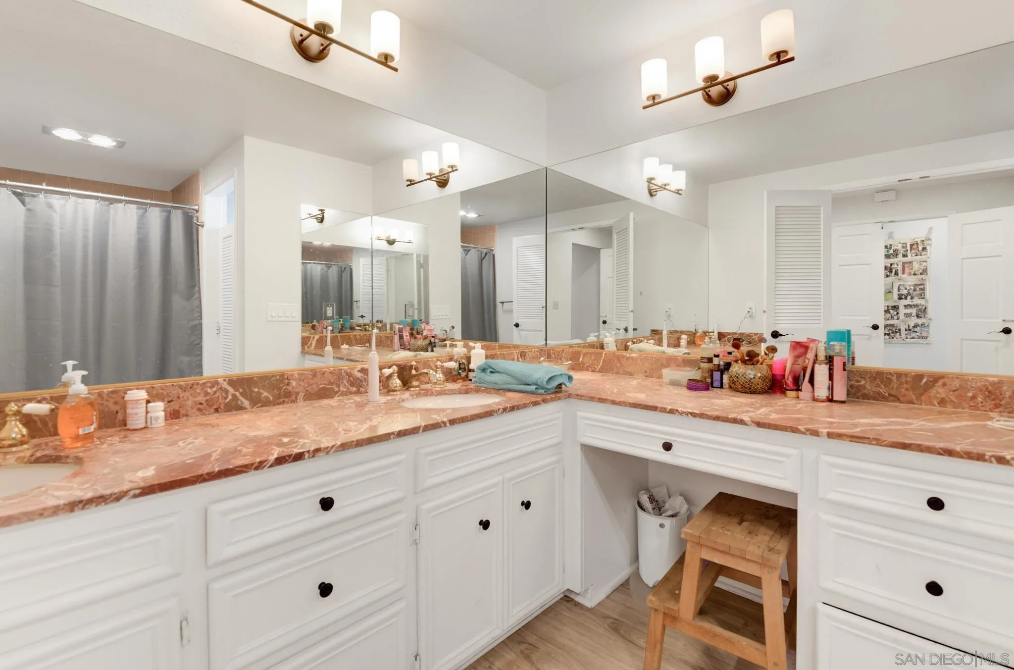 https://cdn.realtyfeed.com/cdn/127/260015145/1594b0464da5bc06f0bb6eade733ac06.webp