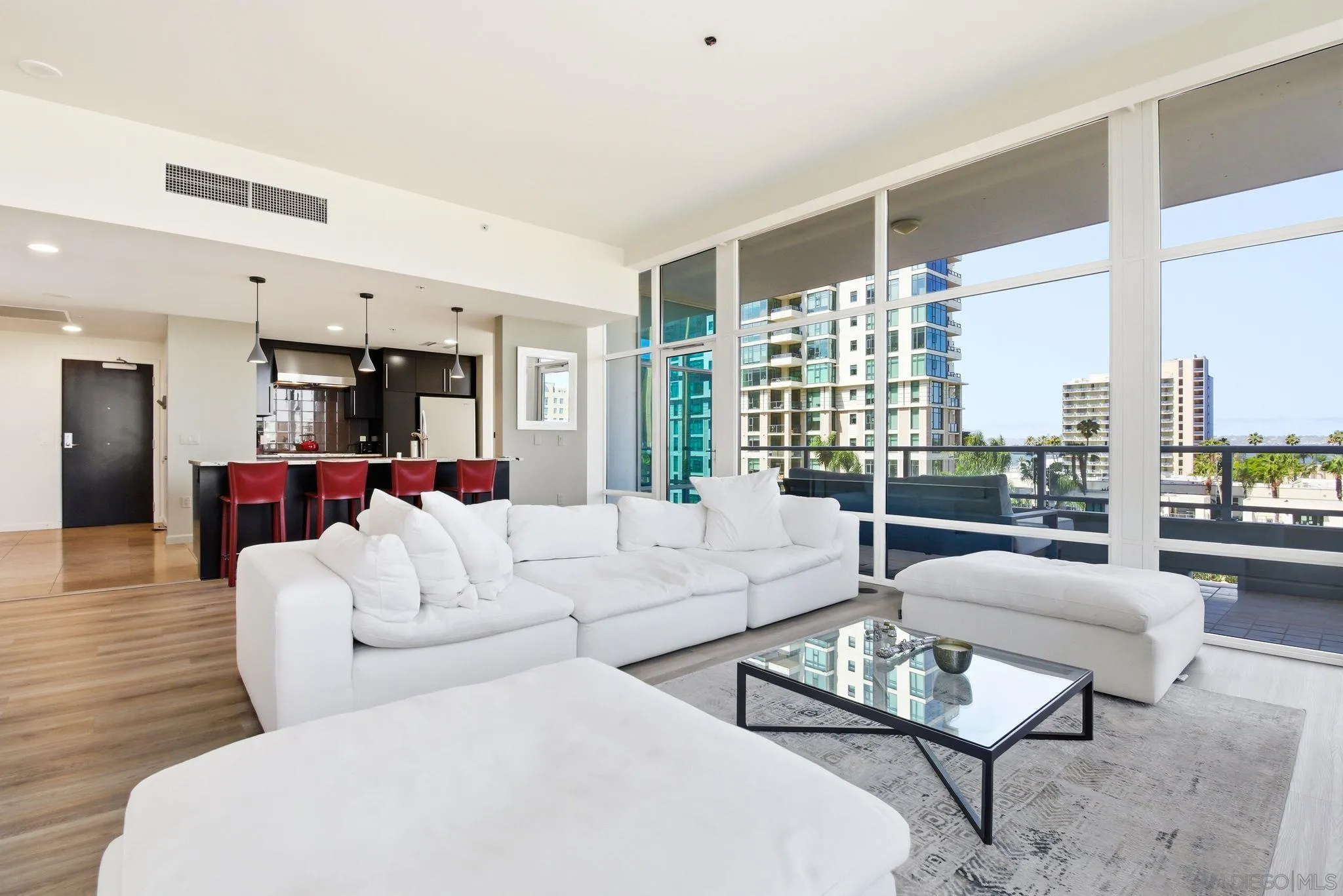 Photo #5: 260015148 Listing: Photo #5