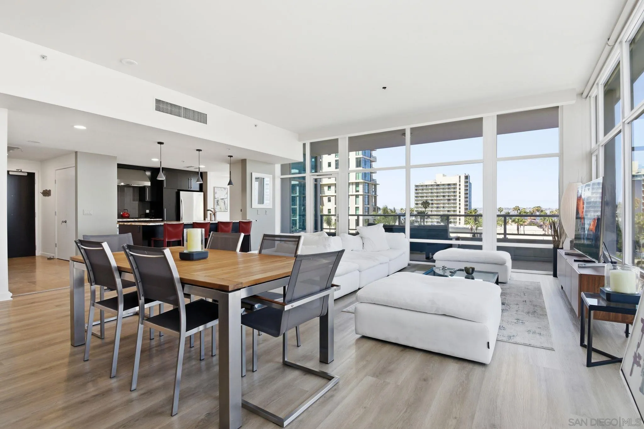 https://cdn.realtyfeed.com/cdn/127/260015148/ee9617f75969e9dd2fb25fd593ff8c88.webp