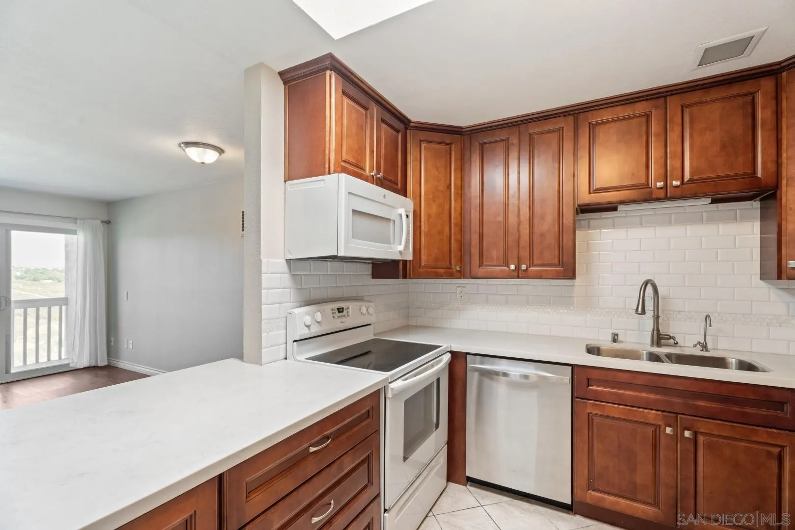 https://cdn.realtyfeed.com/cdn/127/260015149/92e760200ff367314aee900518e6ccf8.webp