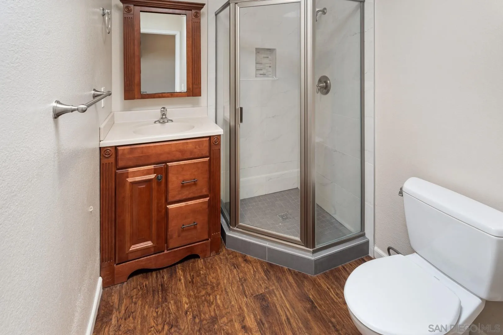 https://cdn.realtyfeed.com/cdn/127/260015149/c598d33e79278b44847b87a4234e3e14.webp
