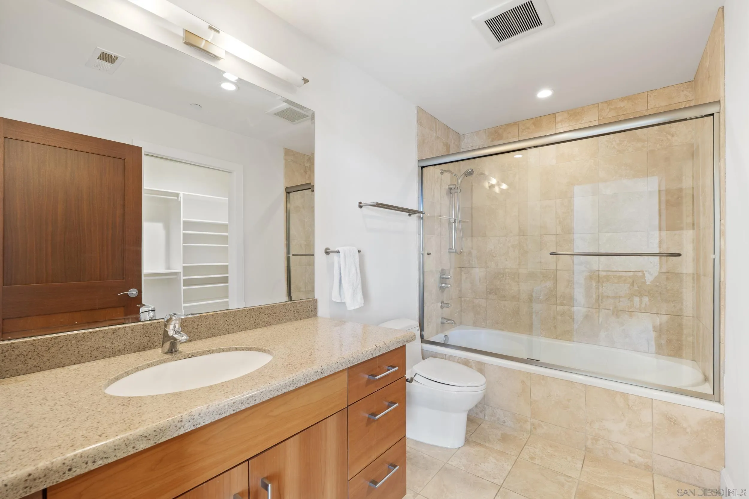 https://cdn.realtyfeed.com/cdn/127/260015152/021f3f8a246dd51e1751da15b22f8592.webp