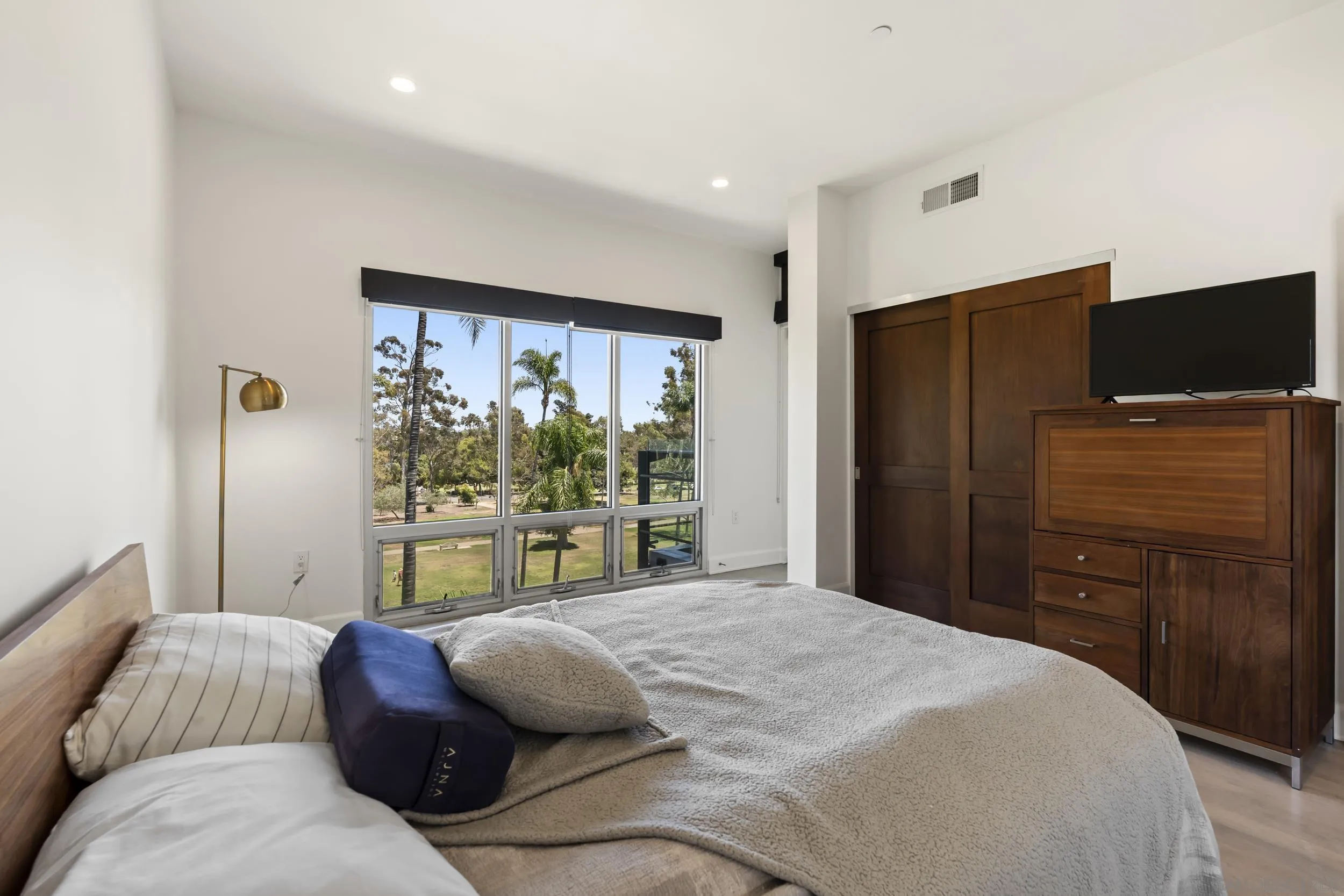 https://cdn.realtyfeed.com/cdn/127/260015152/2f5a1072d66cf1326593080a80541c58.webp