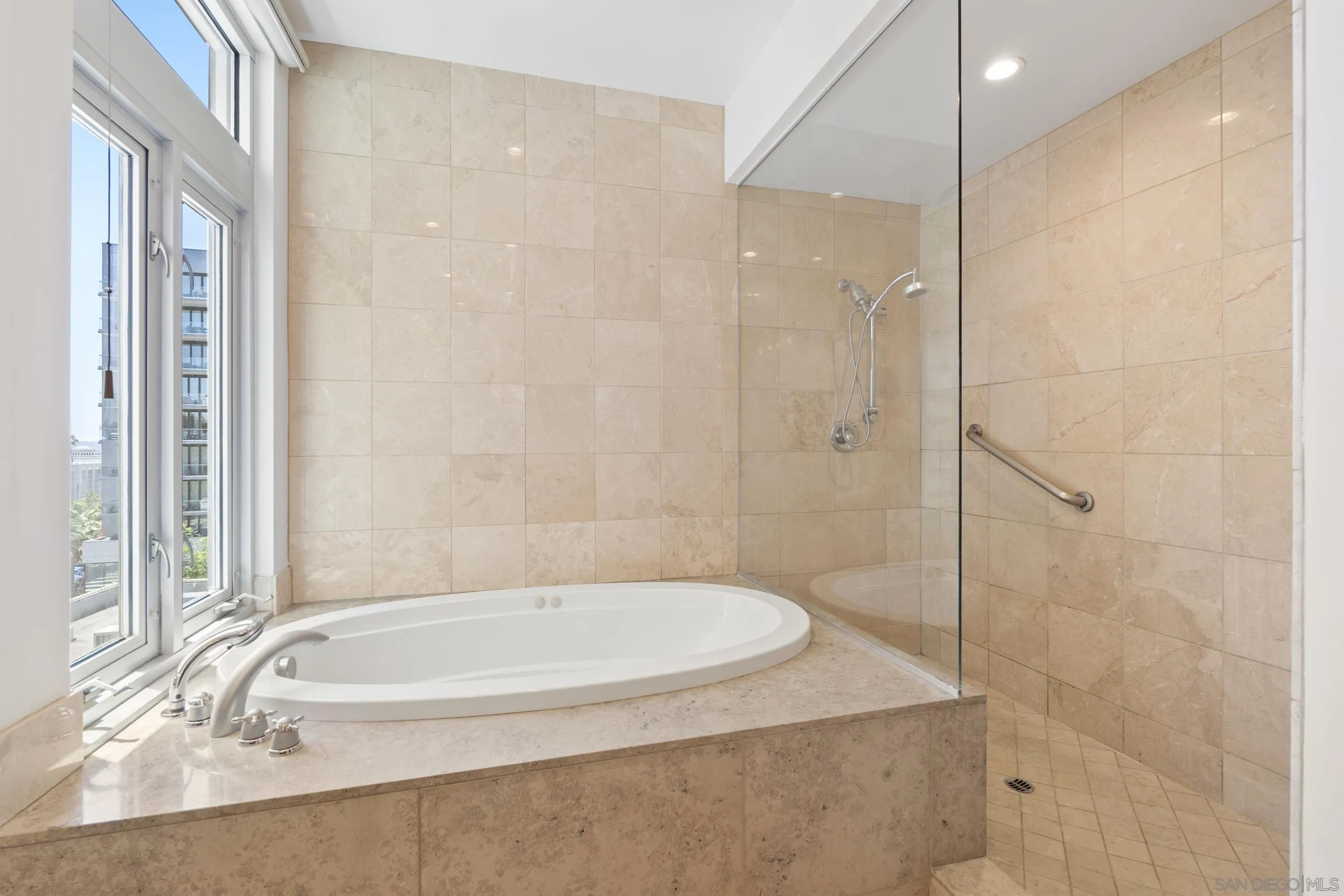 https://cdn.realtyfeed.com/cdn/127/260015152/900bfb0183eb3cdf8ac22eb44e74ba02.webp