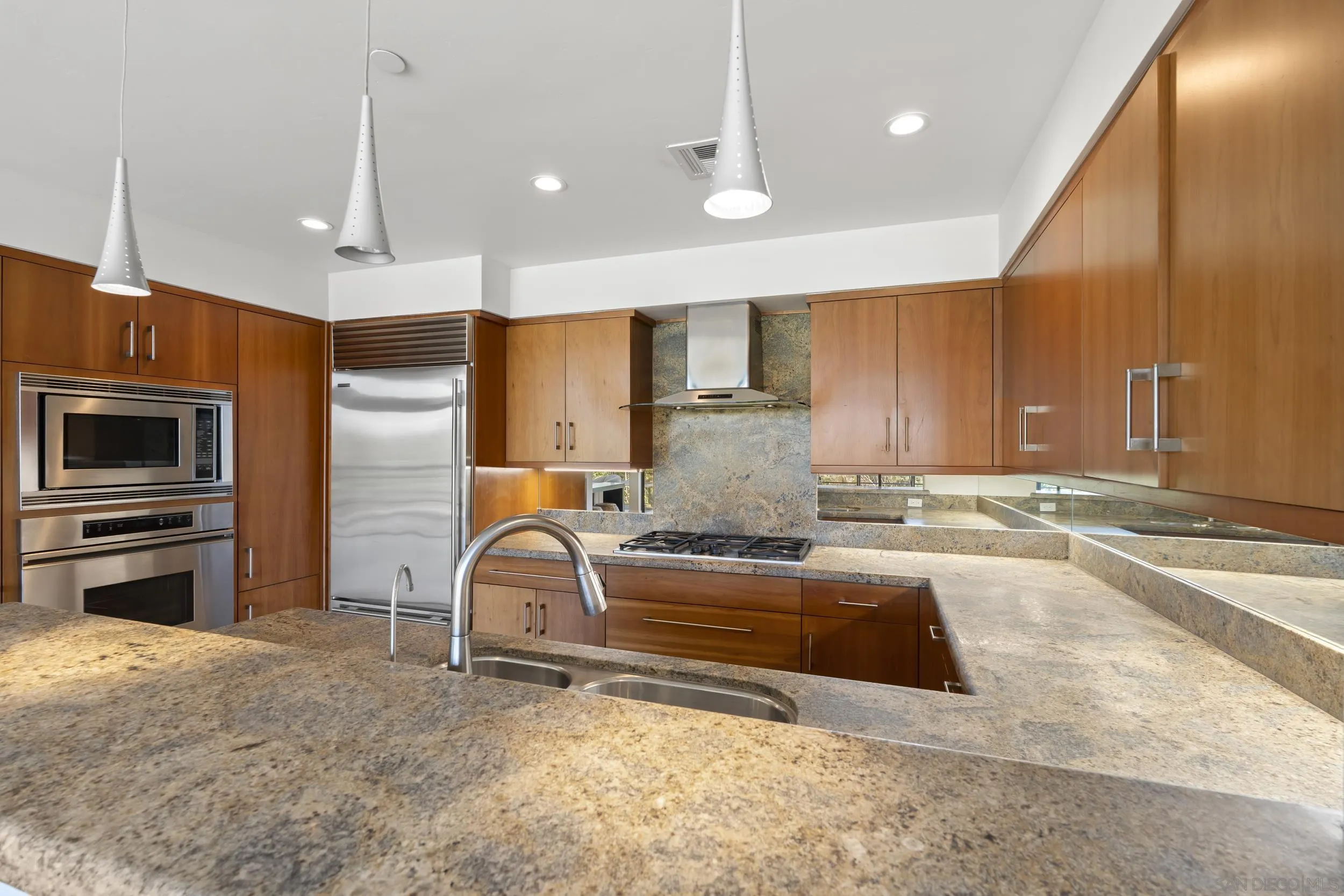 https://cdn.realtyfeed.com/cdn/127/260015152/937bb7975ed161e7cadc0145a5952626.webp
