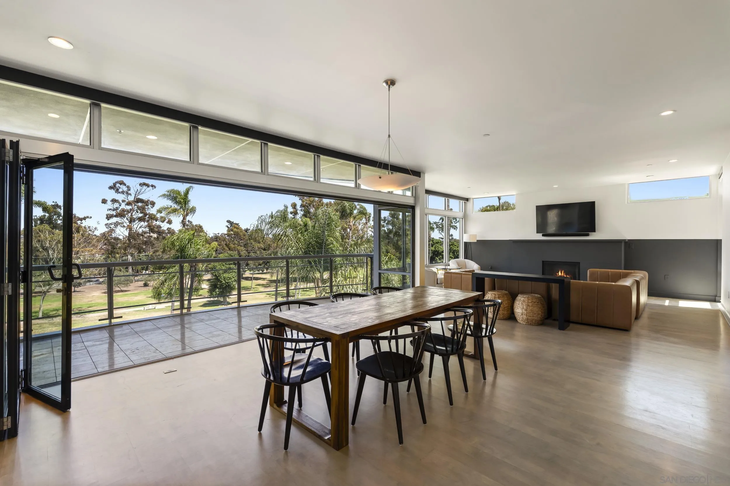 https://cdn.realtyfeed.com/cdn/127/260015152/a4dbeb5304ba3dfcb0e00b289d3cc915.webp