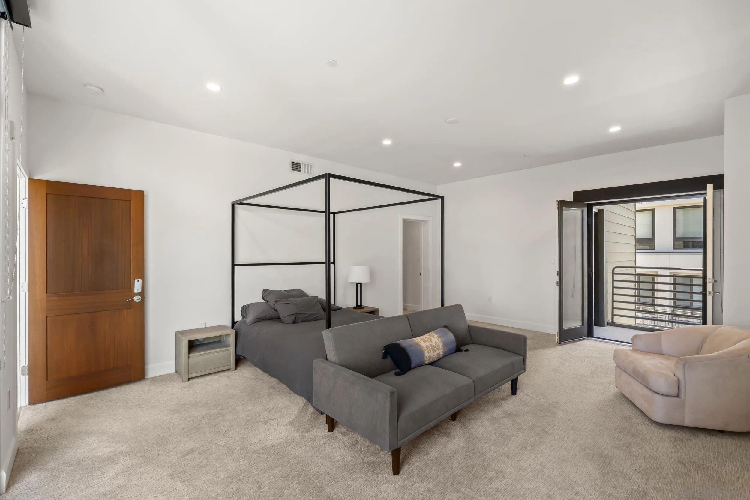 https://cdn.realtyfeed.com/cdn/127/260015152/b527bb2e838847184434284dac974a2a.webp