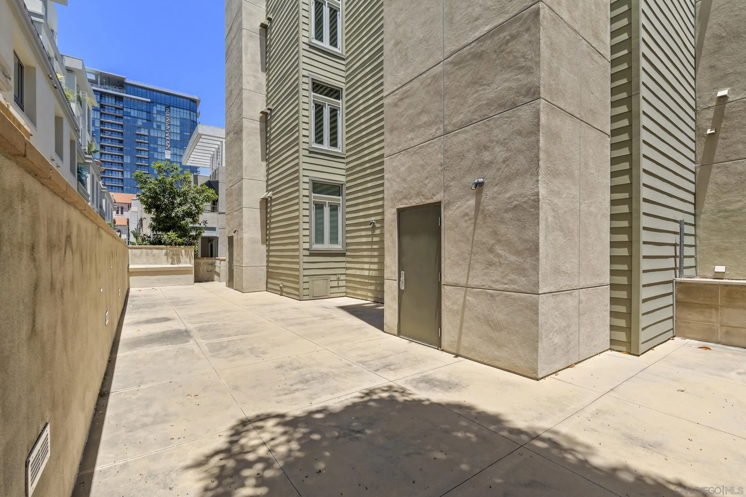 https://cdn.realtyfeed.com/cdn/127/260015152/bf22a56ded424a6b3df95375d6abe92c.webp